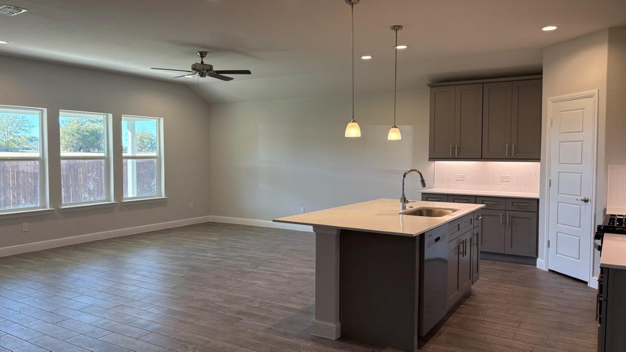 4207 CORNERSTONE Circle, Granbury, TX, 76048