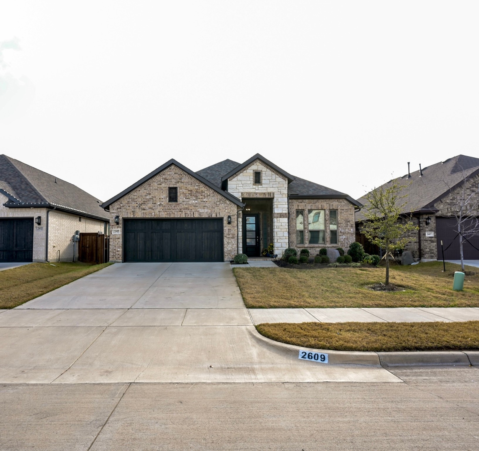 Property photo 01 of 2609 Henley Way, Mansfield, TX 76084 | MLS #21138570