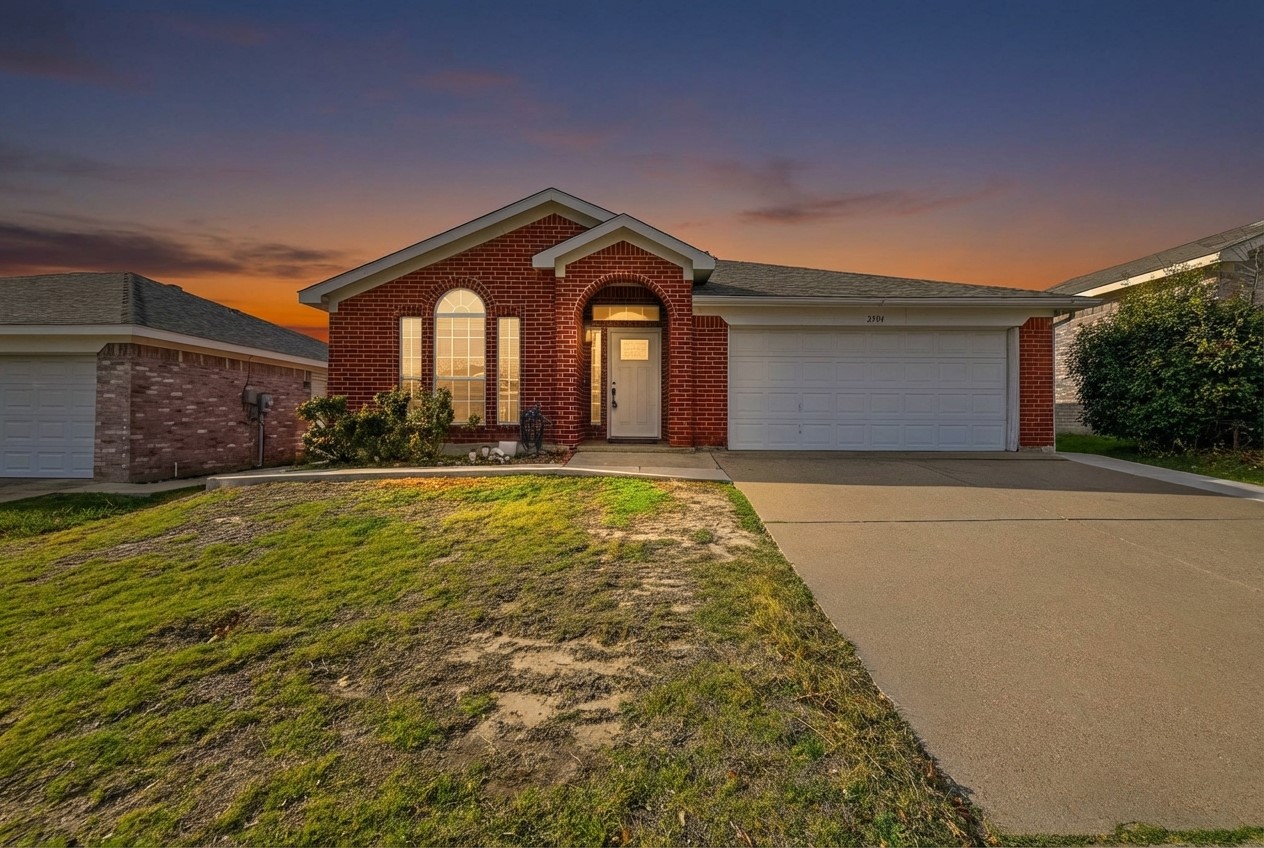 Property photo 01 of 2504 Nogales Drive Fort, Worth, TX 76108 | MLS #21139200