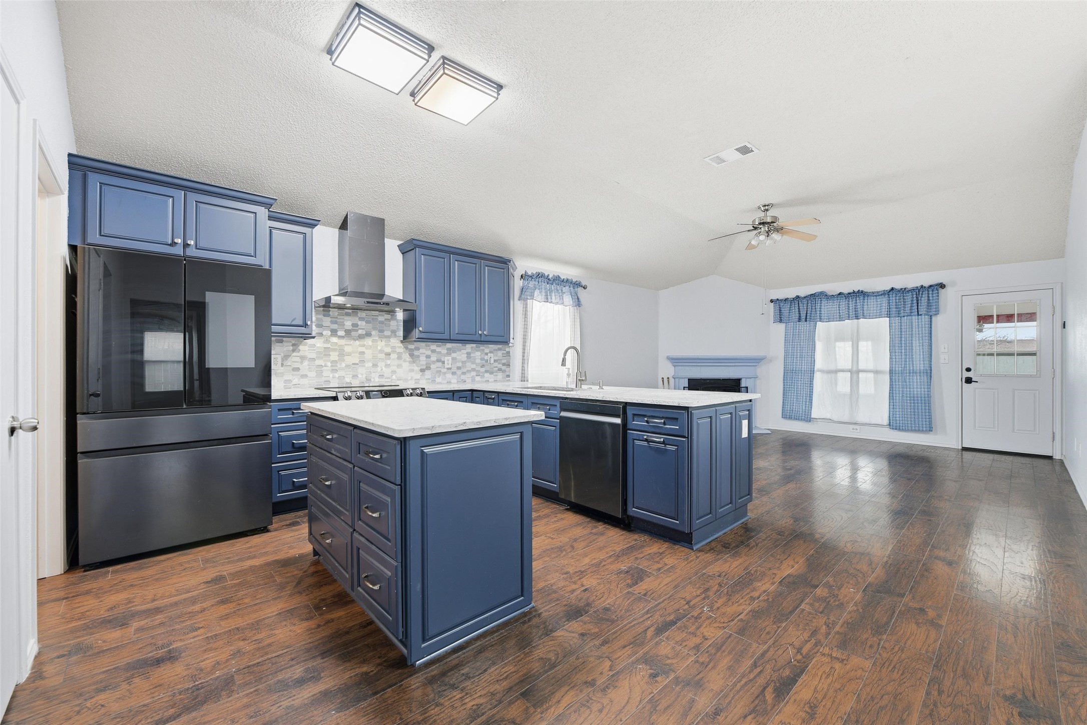 Property photo 02 of 2504 Nogales Drive Fort, Worth, TX 76108 | MLS #21139200