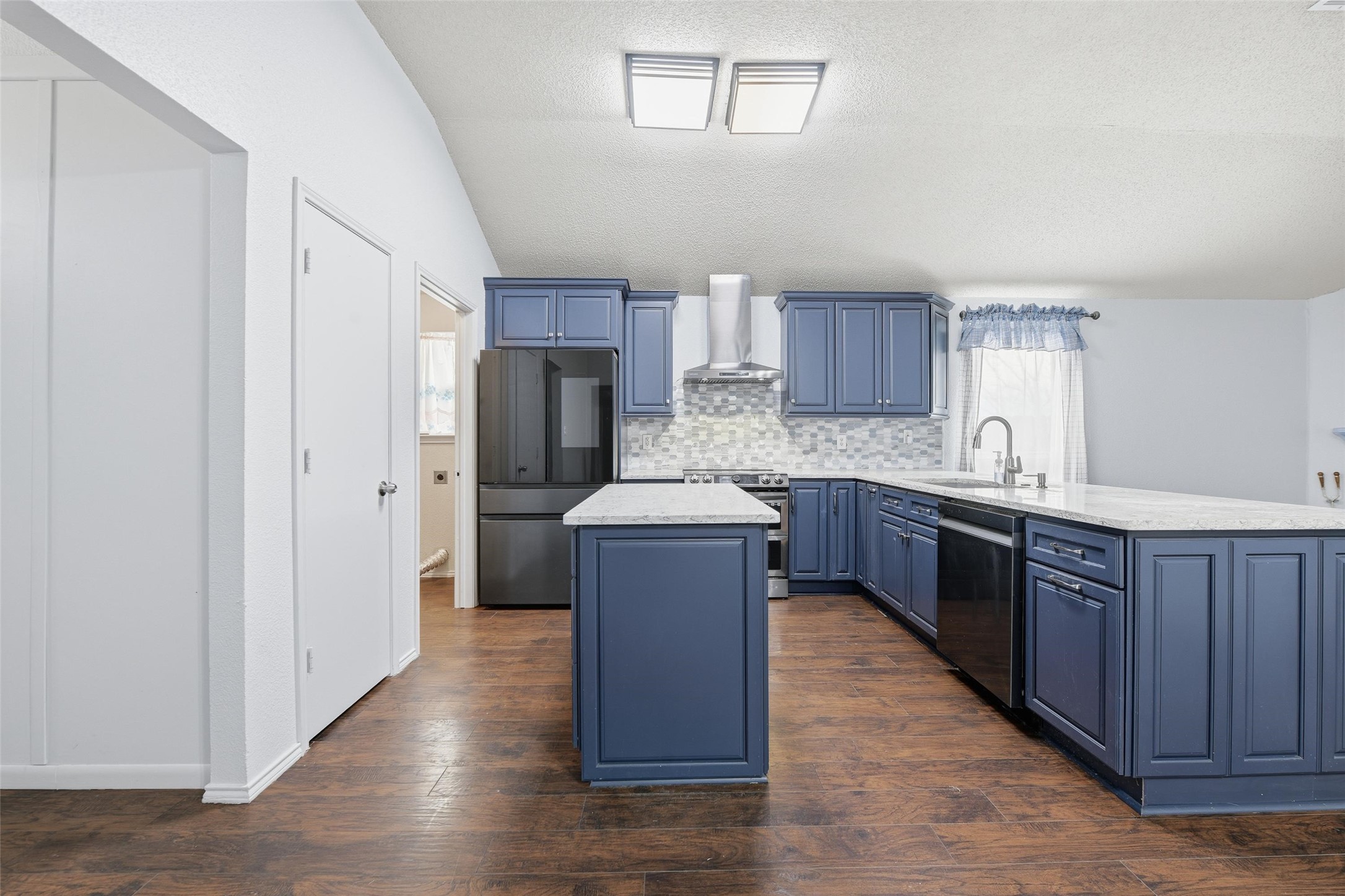 Property photo 03 of 2504 Nogales Drive Fort, Worth, TX 76108 | MLS #21139200