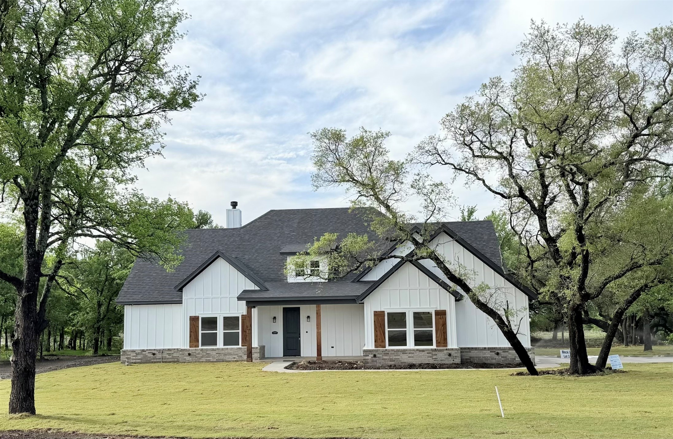 Property photo 02 of 1008 Sabrina Court, Weatherford, TX 76085 | MLS #21139671