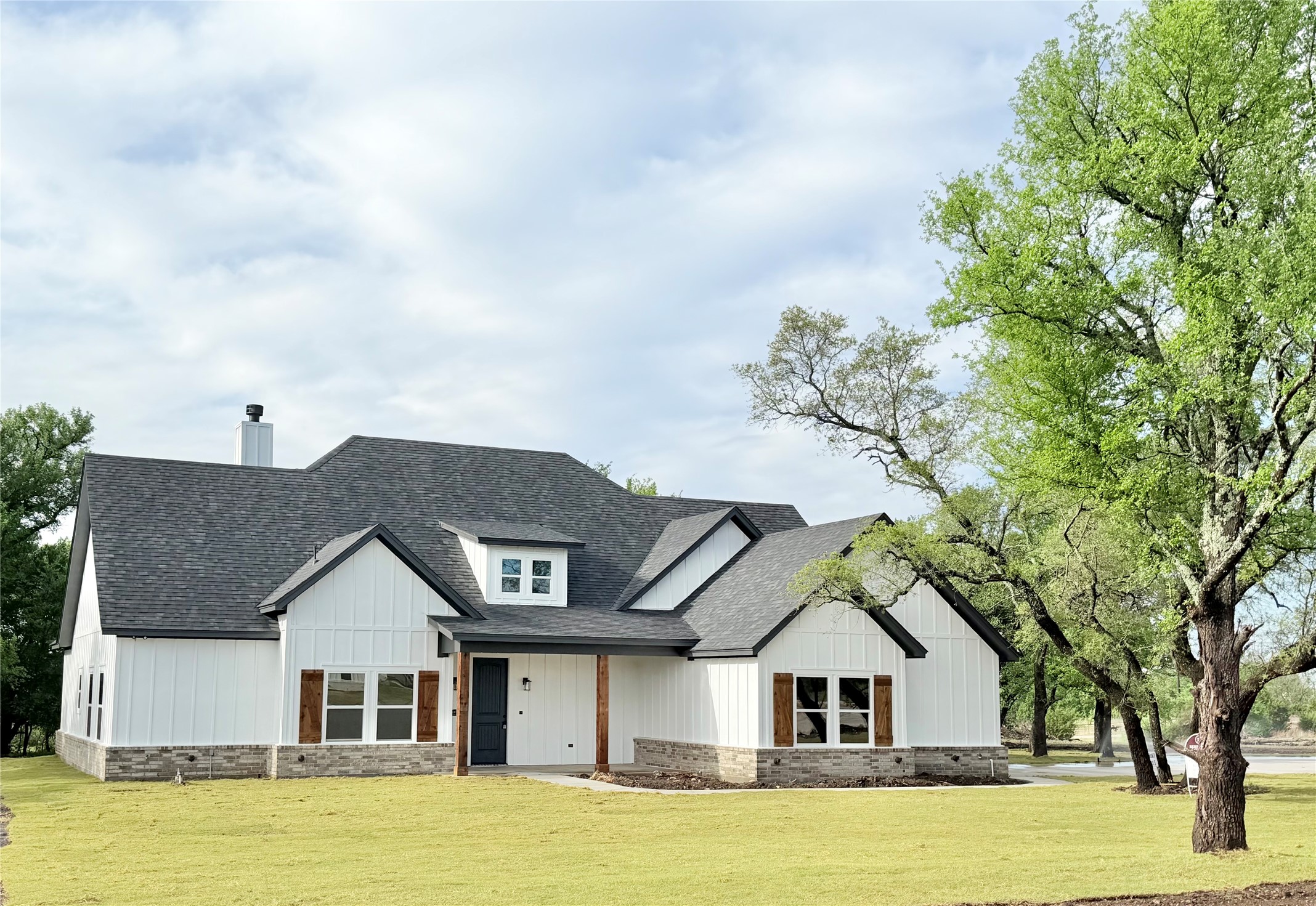 Property photo 03 of 1008 Sabrina Court, Weatherford, TX 76085 | MLS #21139671