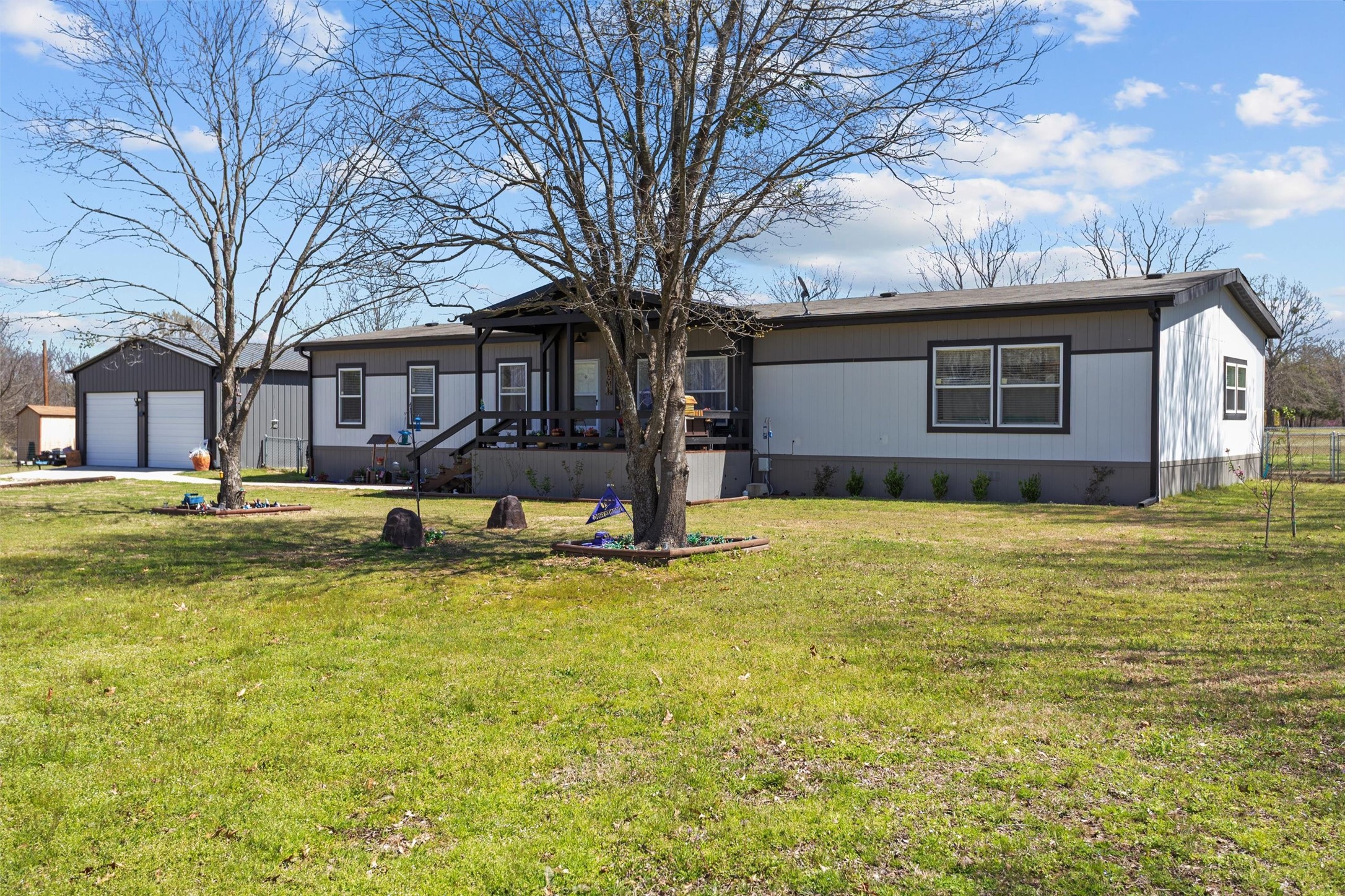 Property photo 03 of 254 County Road 1727, Yantis, TX 75497 | MLS #21140890