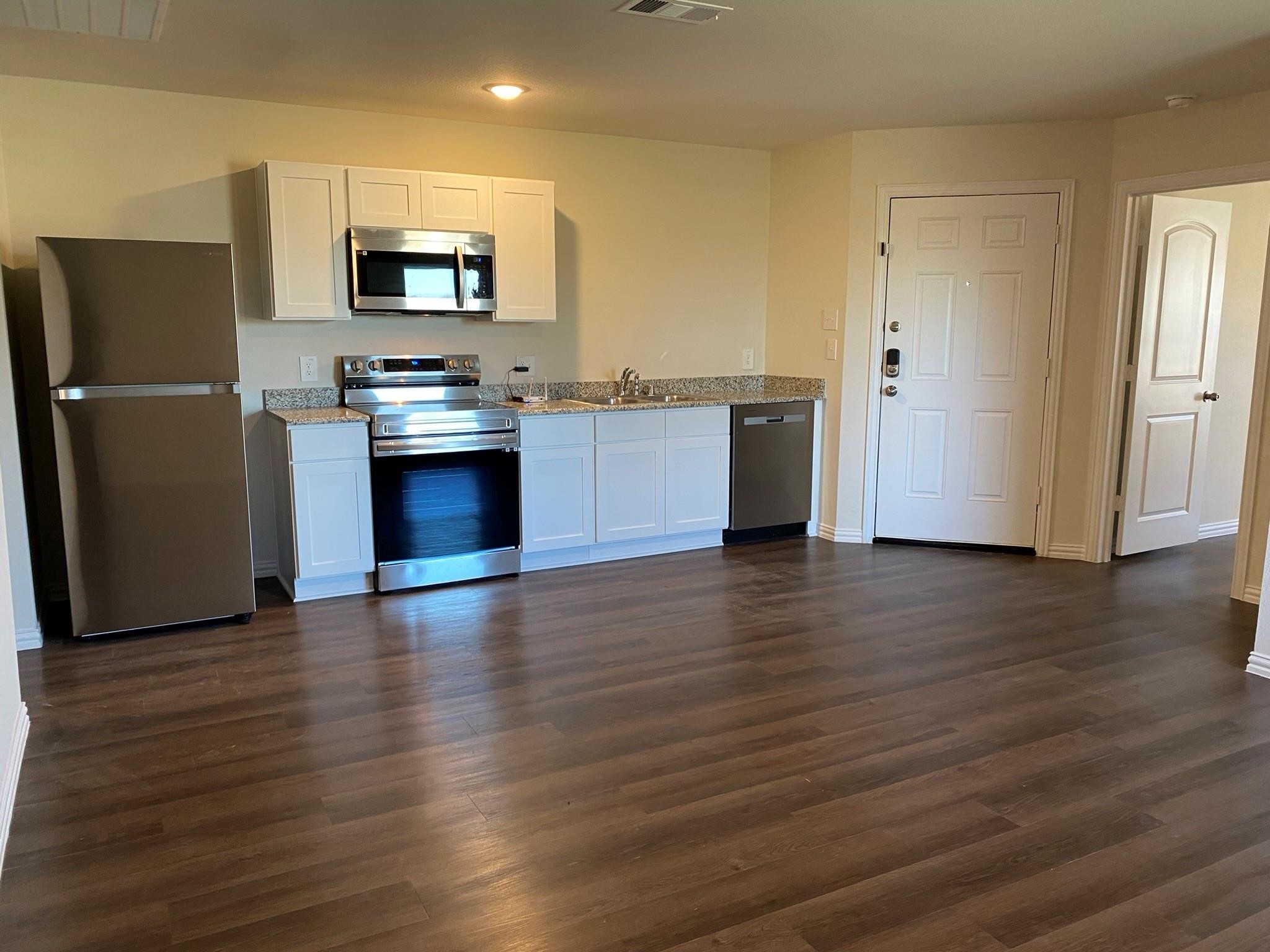 Property photo 02 of 2203 Henry Street UNIT B, Greenville, TX 75401 | MLS #21141233