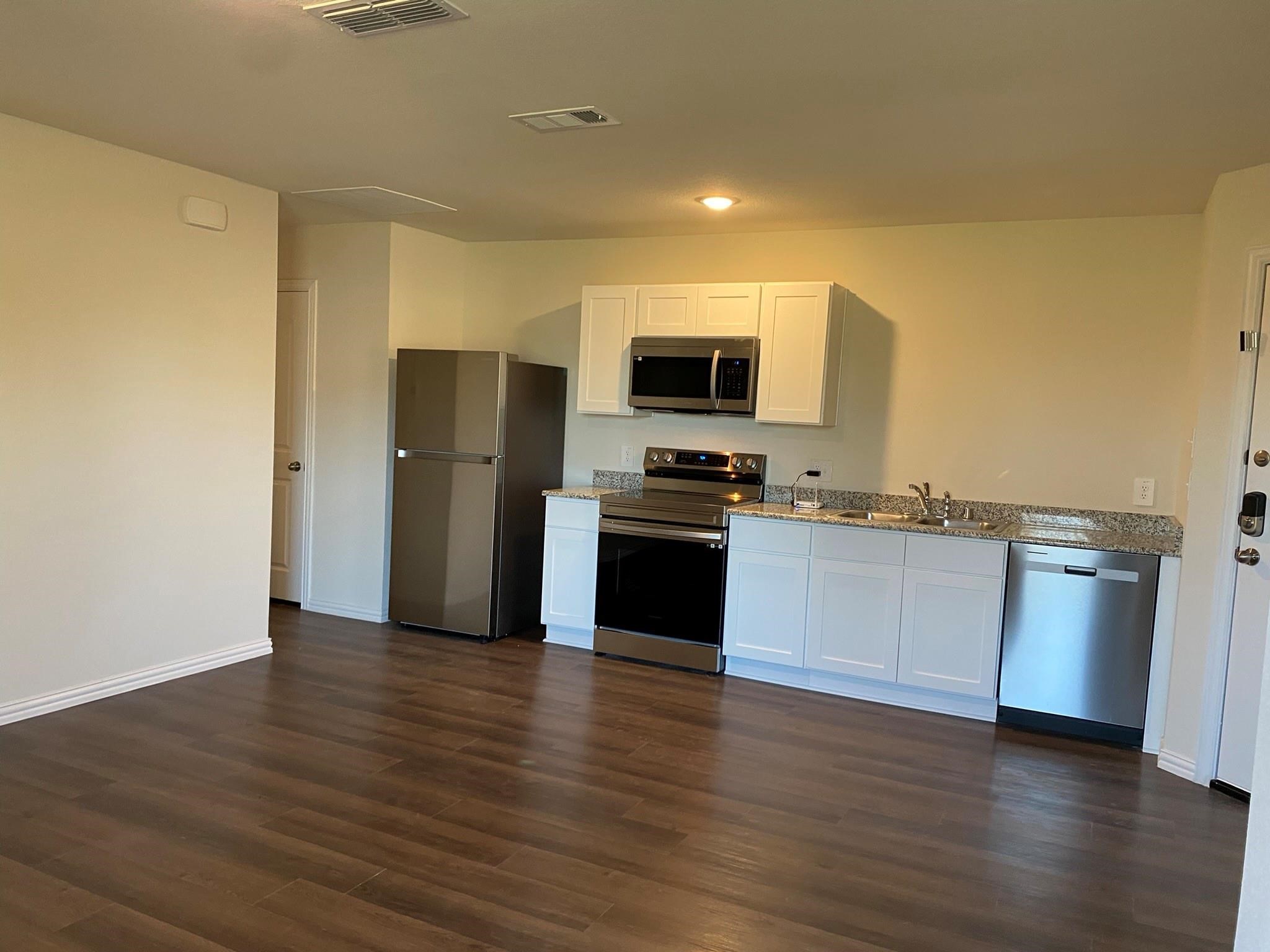 Property photo 03 of 2203 Henry Street UNIT B, Greenville, TX 75401 | MLS #21141233