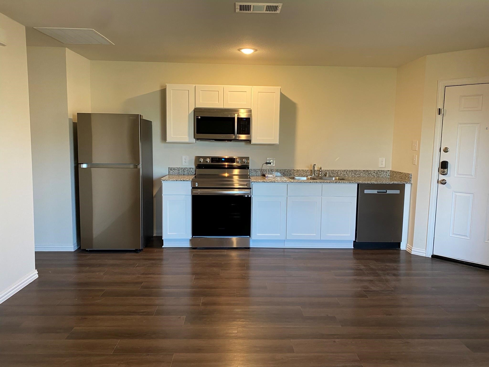 Property photo 04 of 2203 Henry Street UNIT B, Greenville, TX 75401 | MLS #21141233