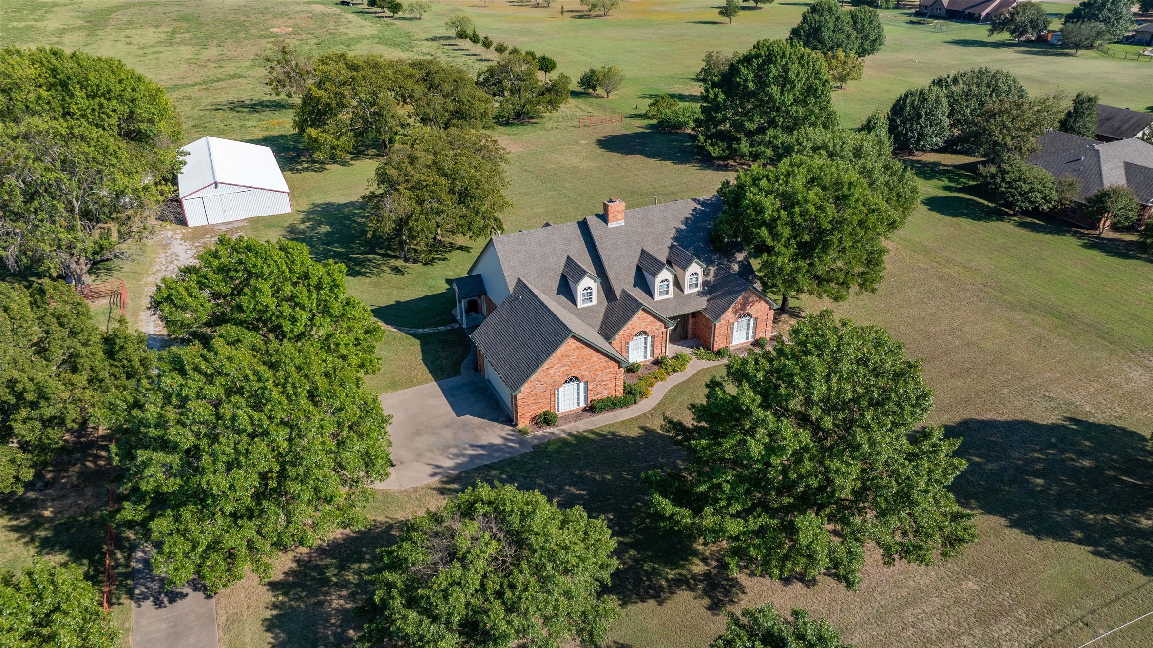 Property photo 01 of 476 County Road 260, Gainesville, TX 76240 | MLS #21141259