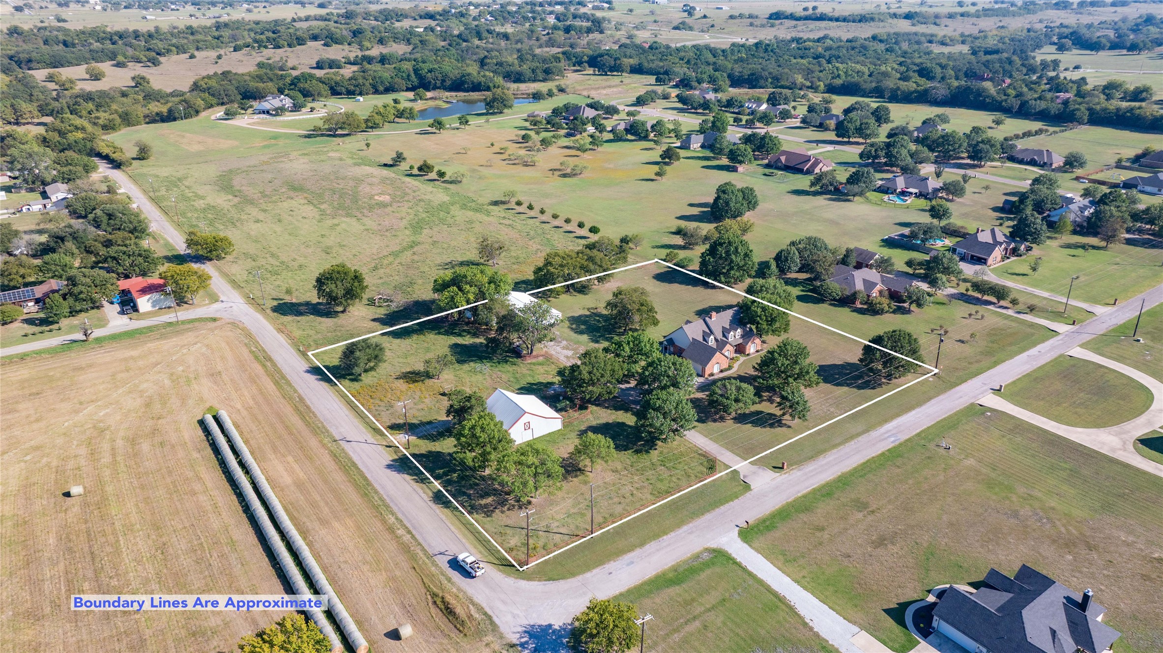 Property photo 04 of 476 County Road 260, Gainesville, TX 76240 | MLS #21141259
