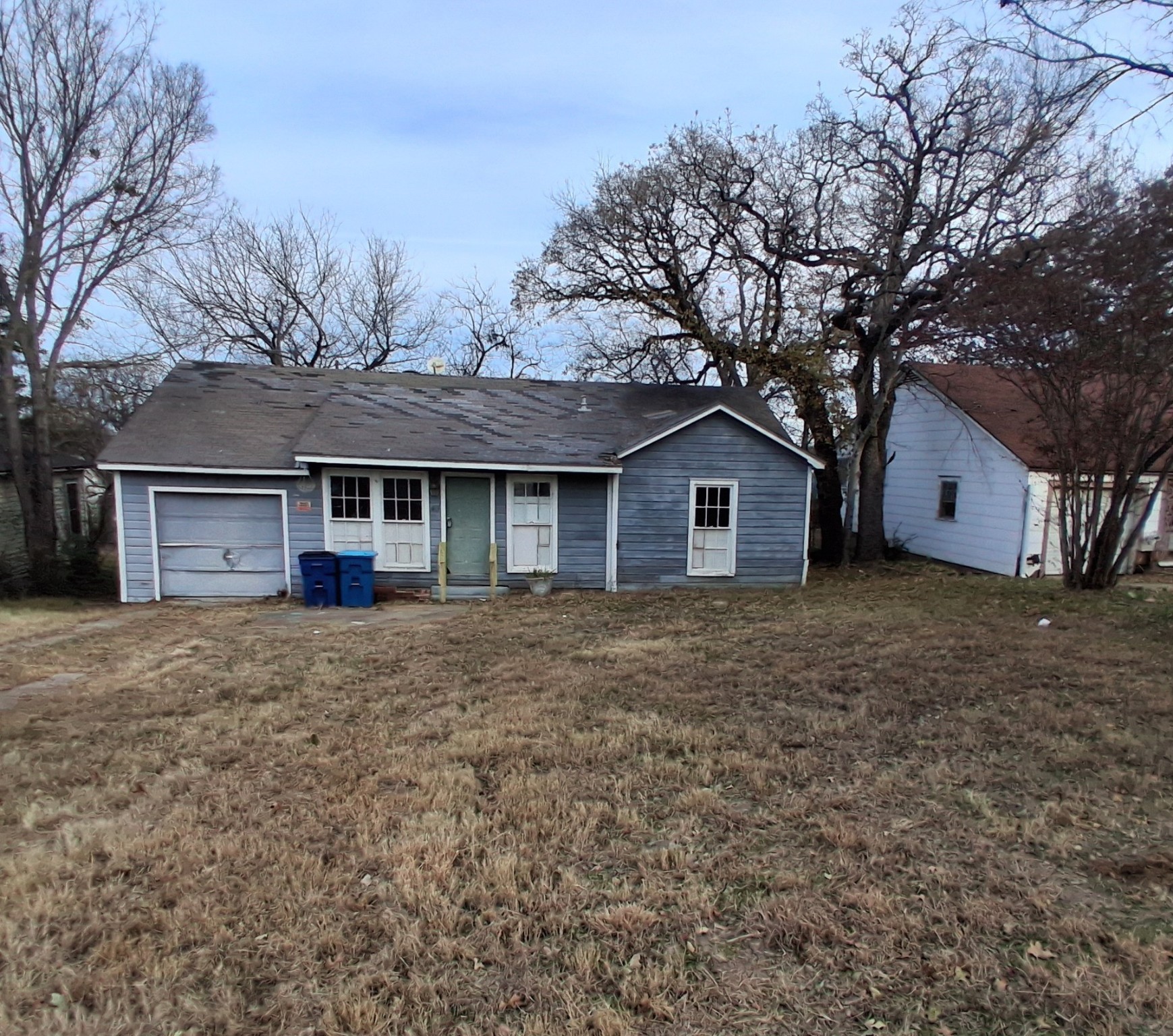 Property photo 01 of 43 W Parnell Street, Denison, TX 75020 | MLS #21141391