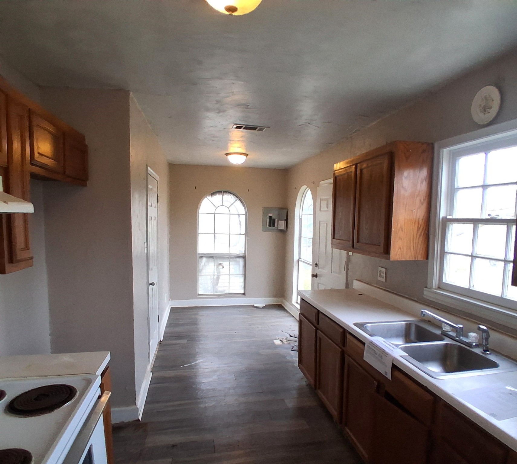 Property photo 04 of 43 W Parnell Street, Denison, TX 75020 | MLS #21141391