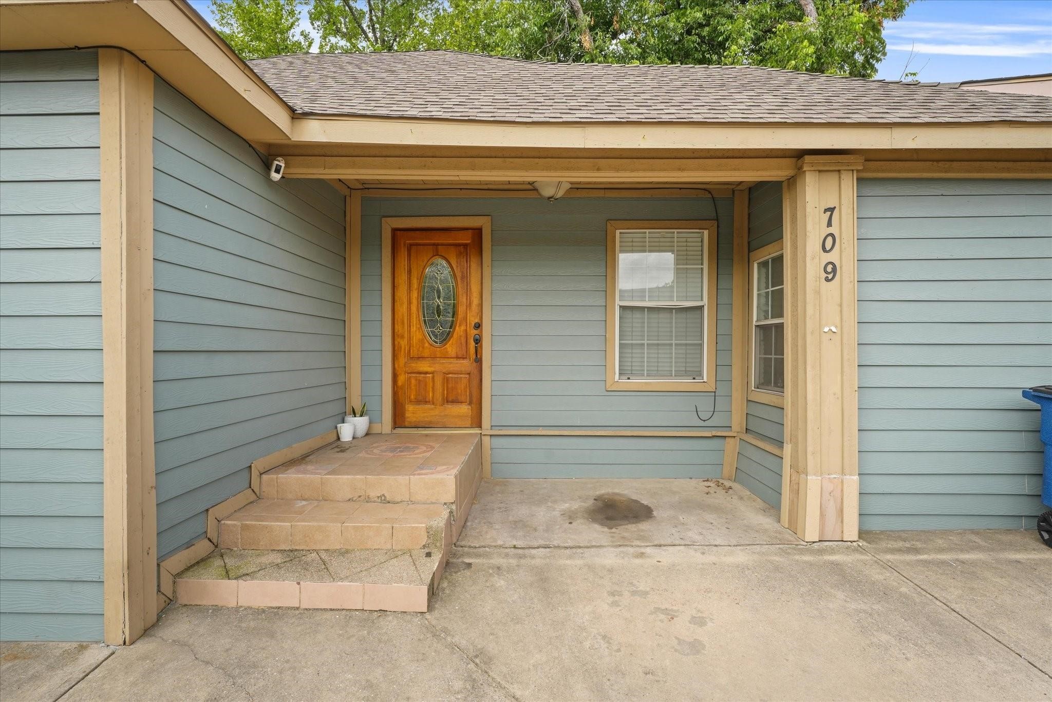 Property photo 02 of 709 S Munger Boulevard, Dallas, TX 75223 | MLS #21141403