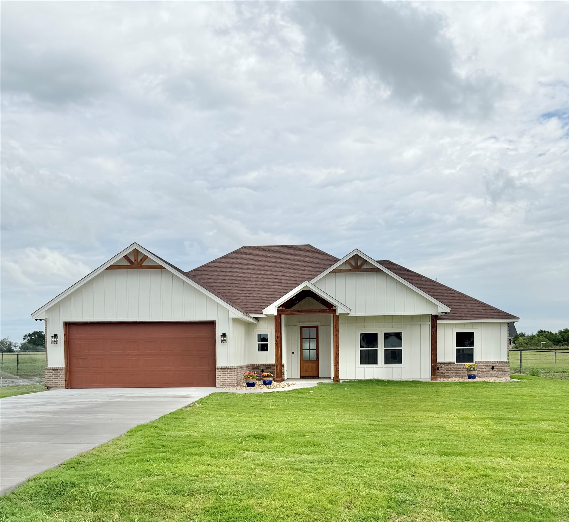 Property photo 01 of 1017 Sabrina Court, Weatherford, TX 76085 | MLS #21141677