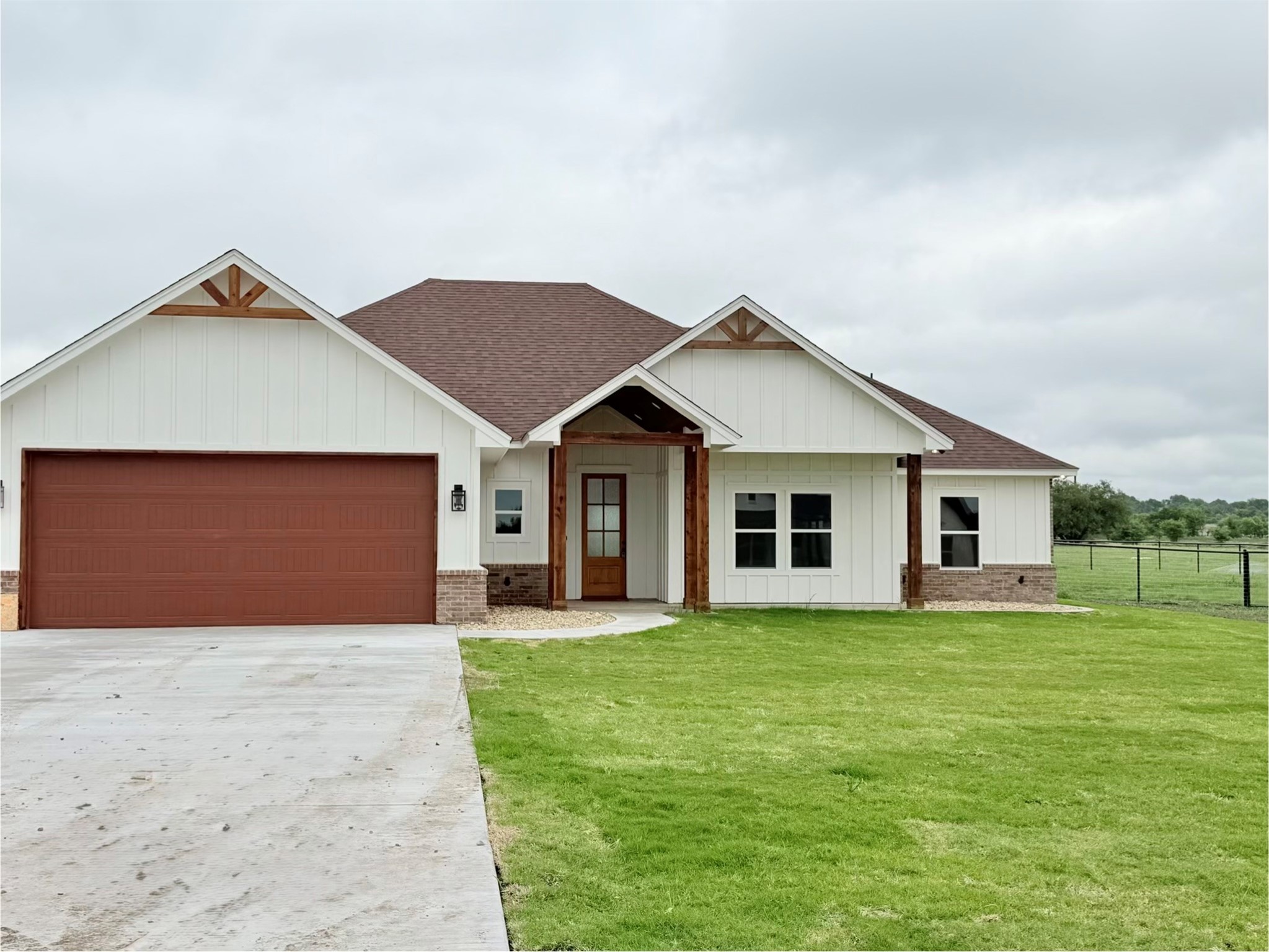Property photo 02 of 1017 Sabrina Court, Weatherford, TX 76085 | MLS #21141677