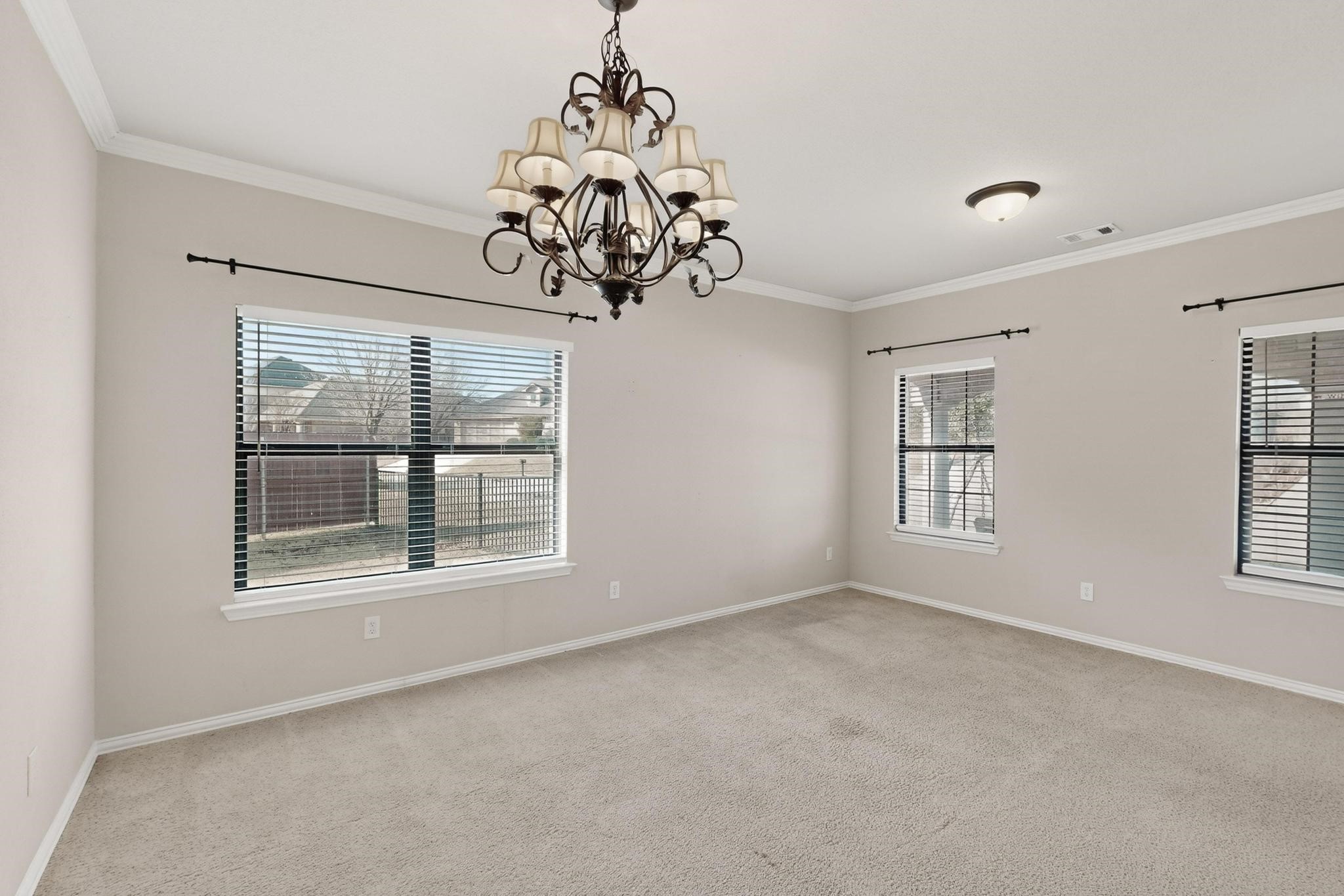 Property photo 04 of 3010 Greenway Drive, Burleson, TX 76028 | MLS #21141887