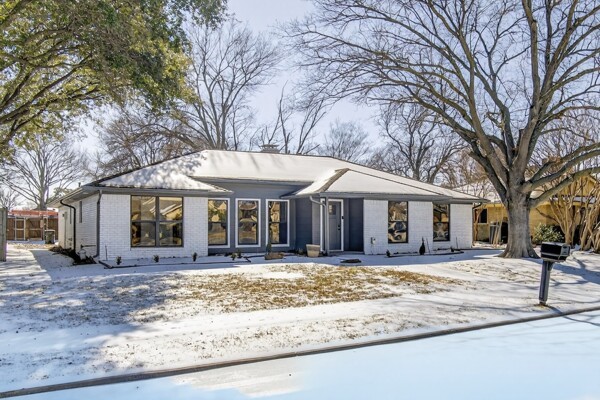 Property photo 02 of 4016 Medina Drive, Plano, TX 75074 | MLS #21141984