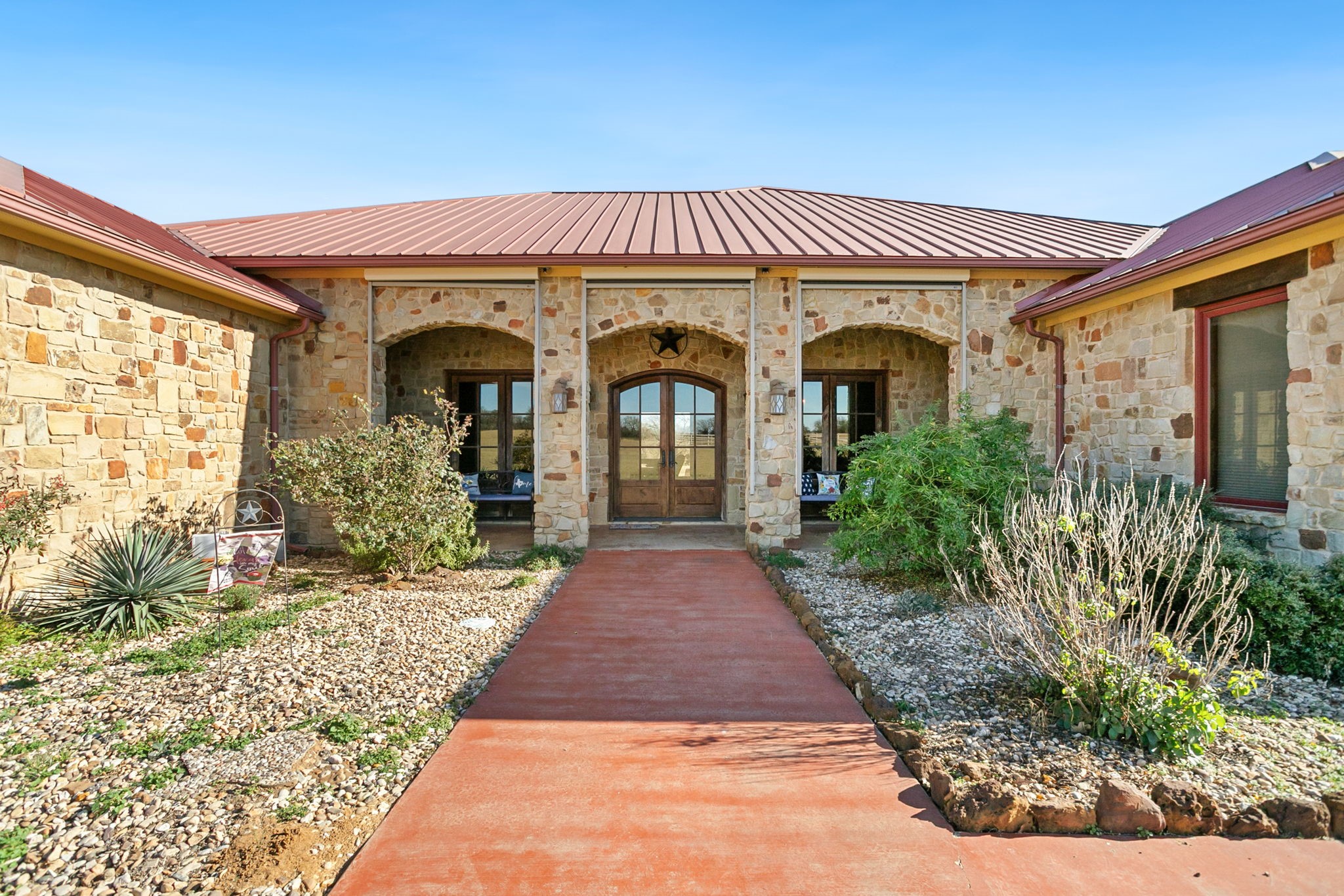 Property photo 01 of 1561 Fm 934, Blum, TX 76627 | MLS #21142038