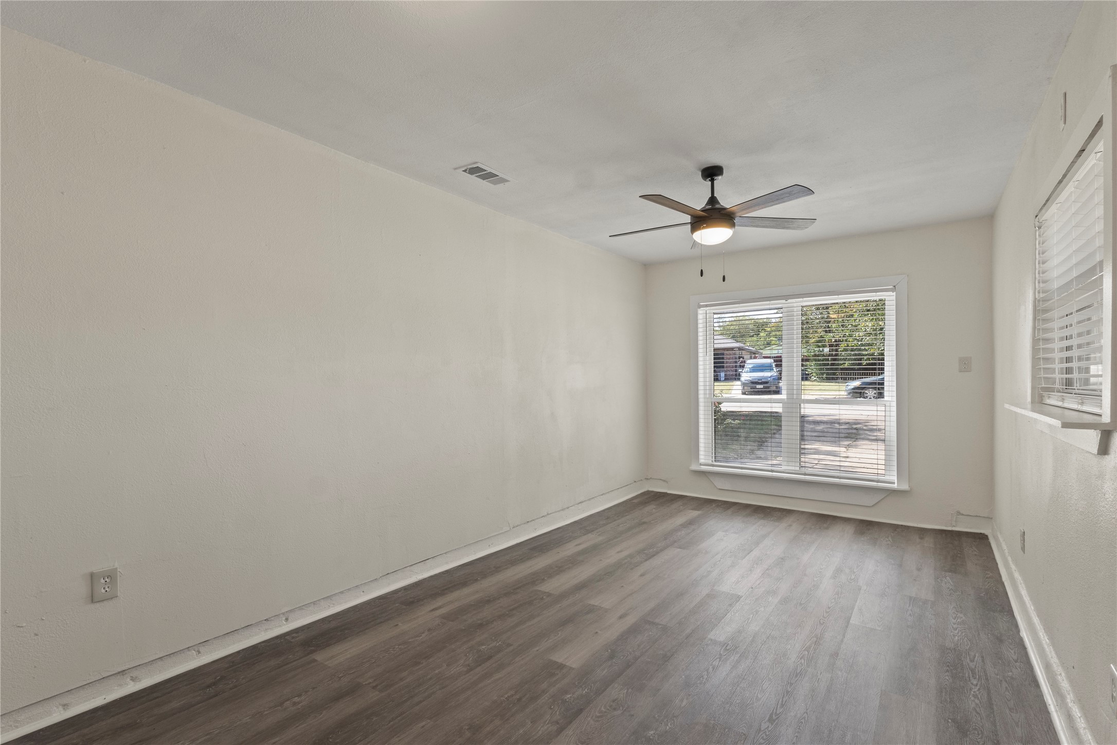 Property photo 02 of 7904 Silverdale Drive, Dallas, TX 75232 | MLS #21142171