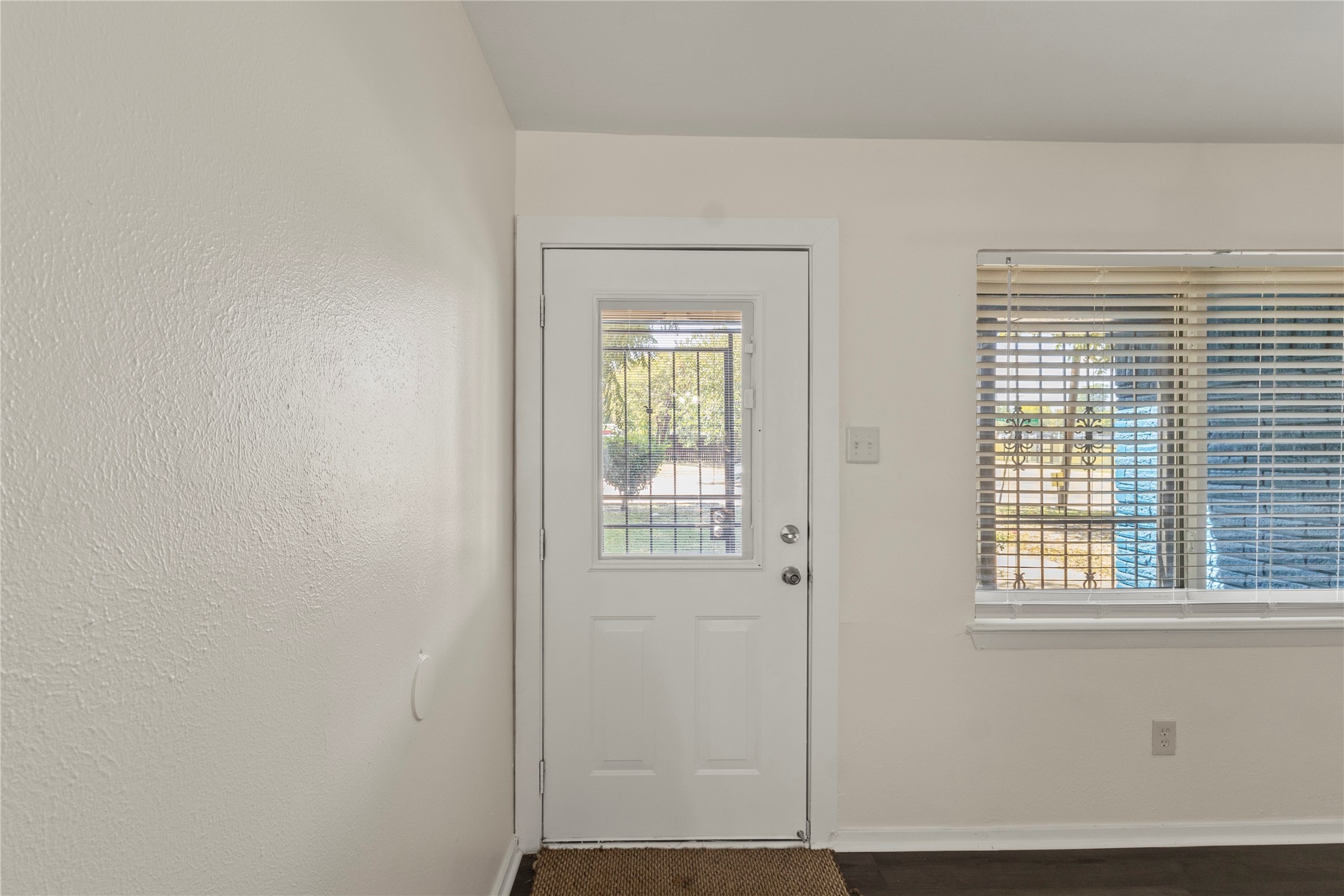 Property photo 03 of 7904 Silverdale Drive, Dallas, TX 75232 | MLS #21142171