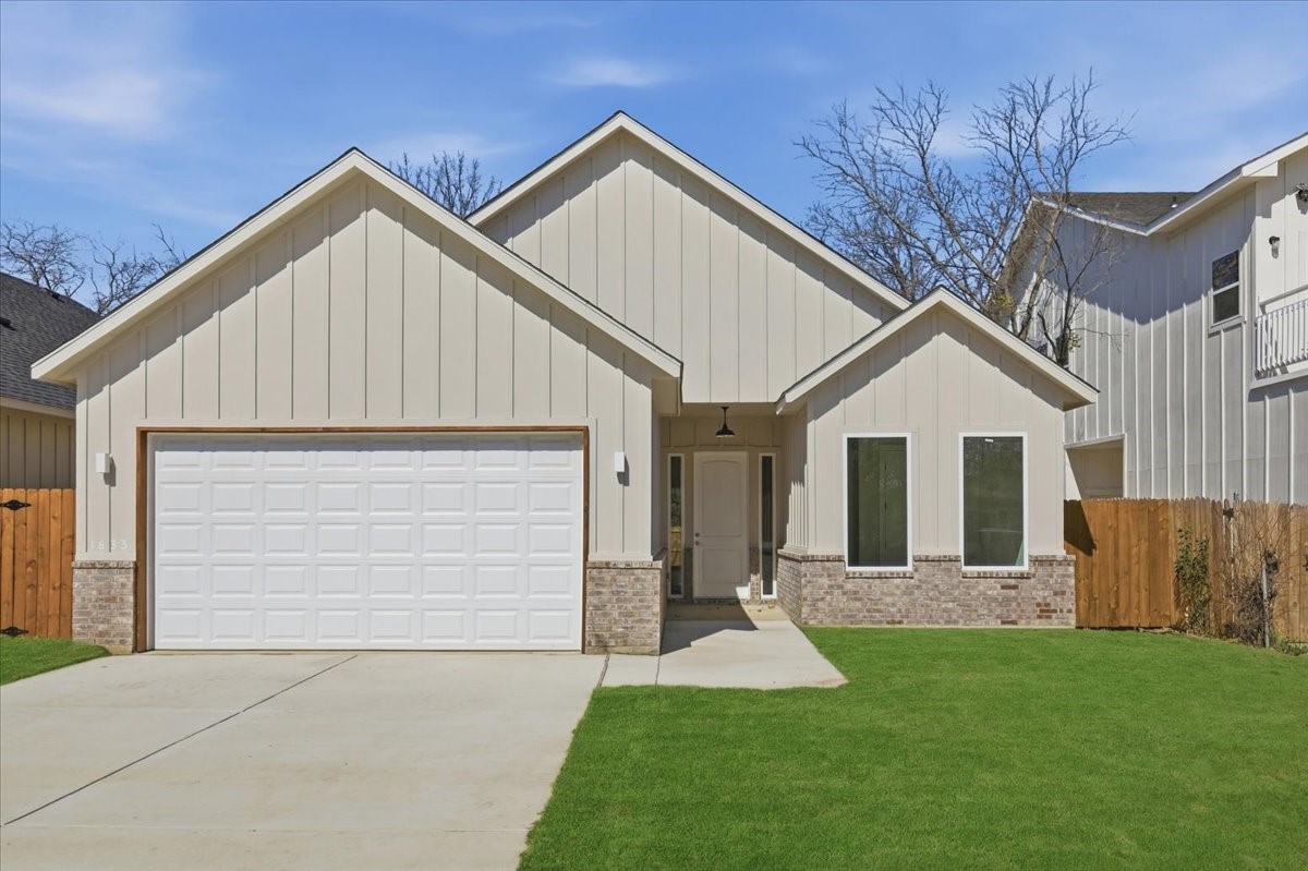 Property photo 01 of 1633 E Tucker Street Fort, Worth, TX 76104 | MLS #21142916