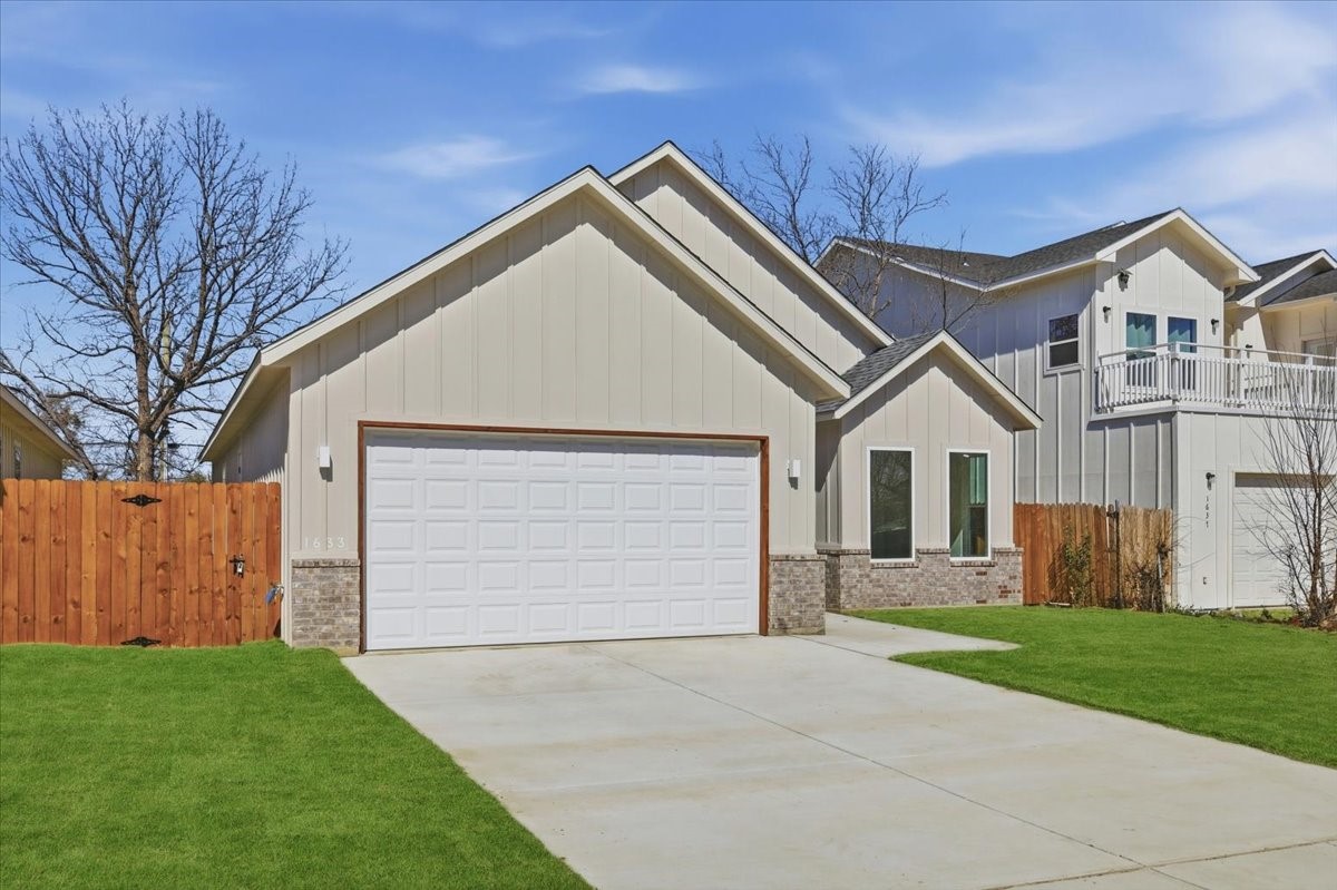 Property photo 03 of 1633 E Tucker Street Fort, Worth, TX 76104 | MLS #21142916