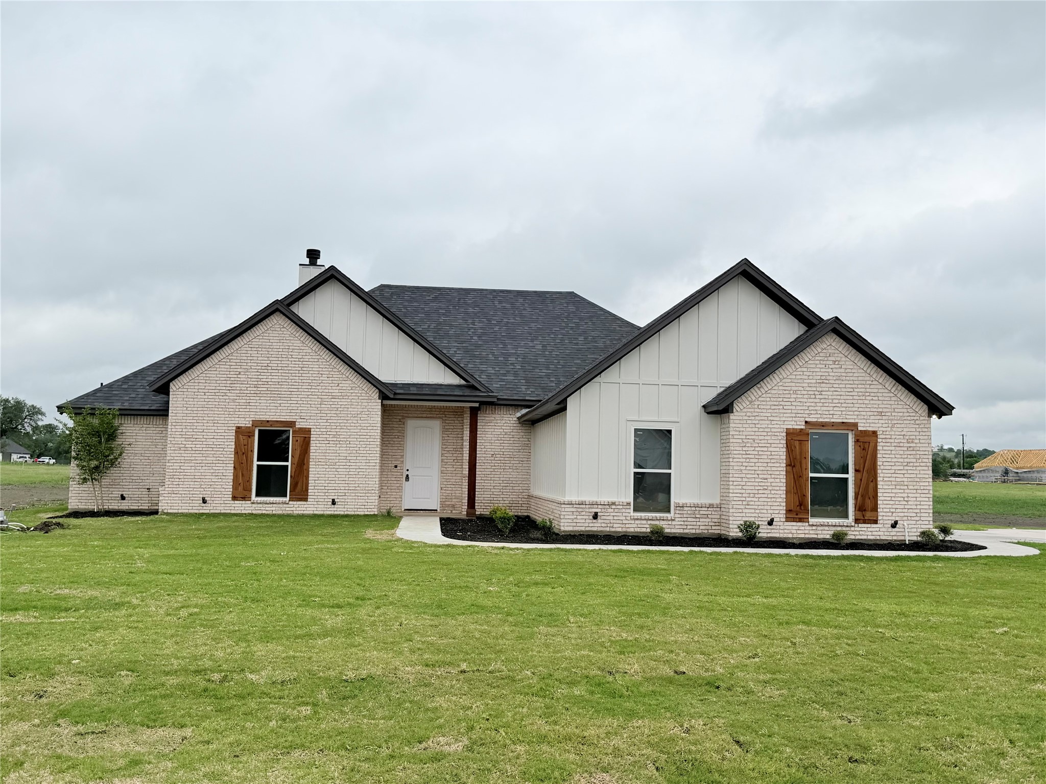 Property photo 01 of 1013 Sabrina Court, Weatherford, TX 76085 | MLS #21142933