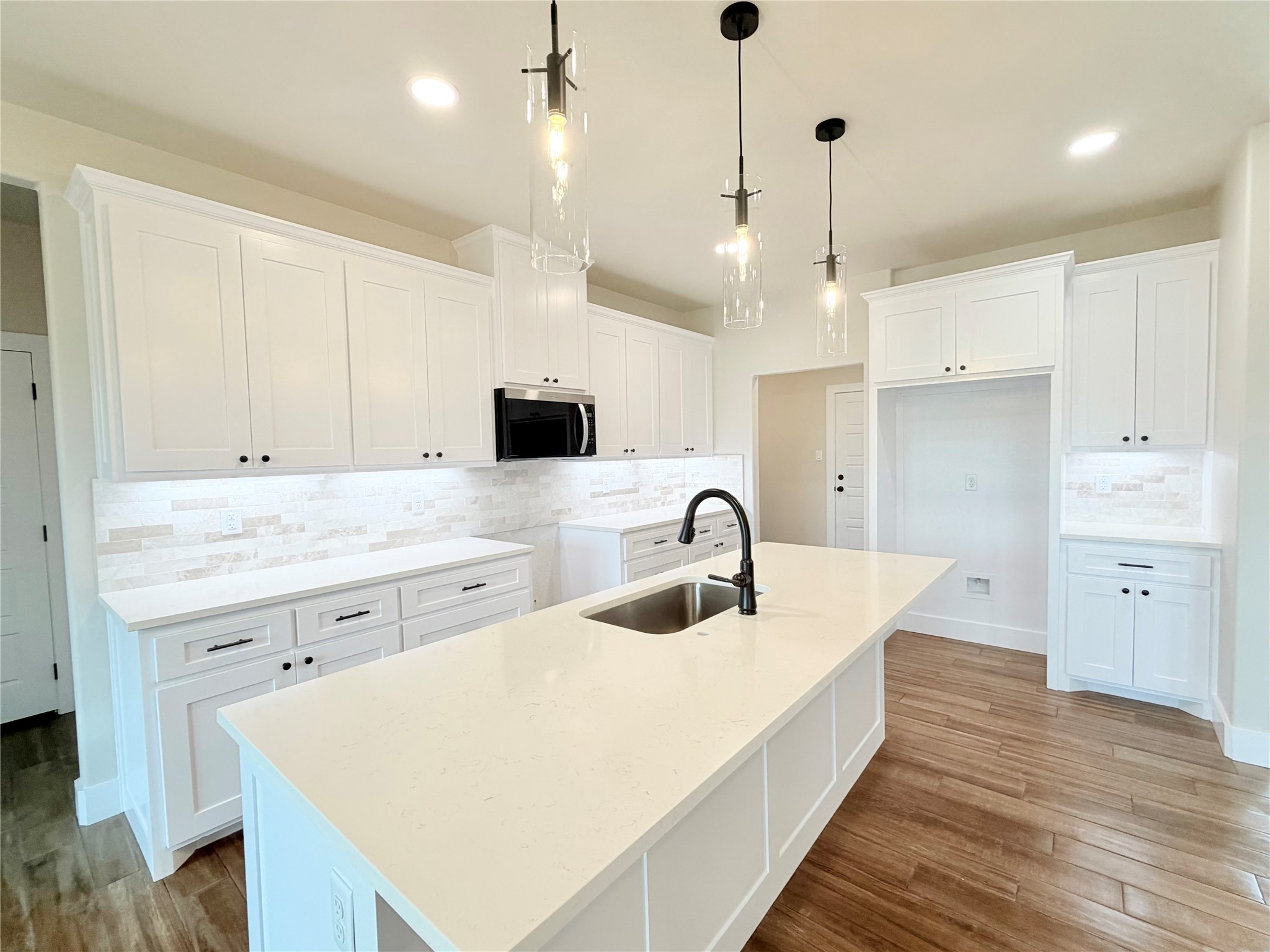 Property photo 04 of 1013 Sabrina Court, Weatherford, TX 76085 | MLS #21142933