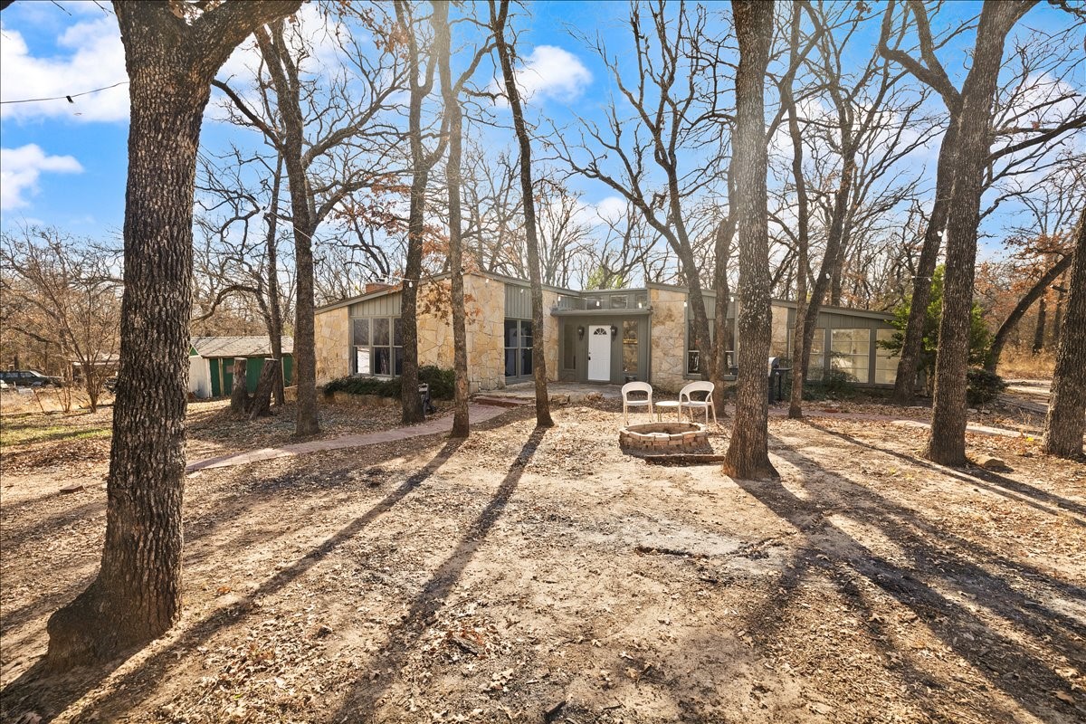 100 Sands Drive, Azle, TX, 76020