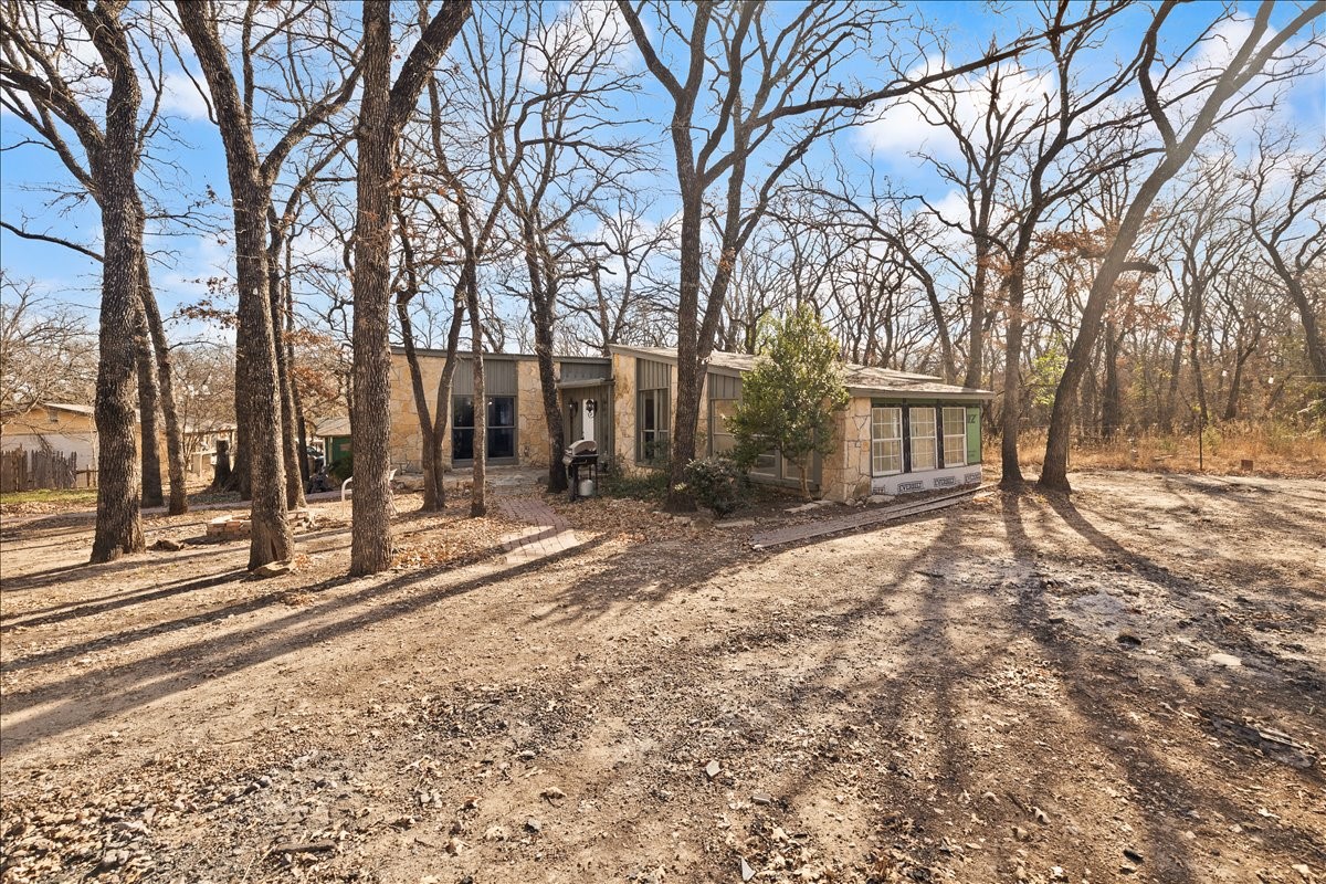 100 Sands Drive, Azle, TX, 76020