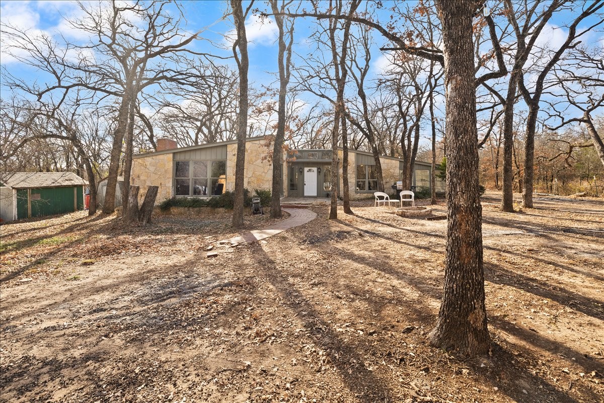 100 Sands Drive, Azle, TX, 76020