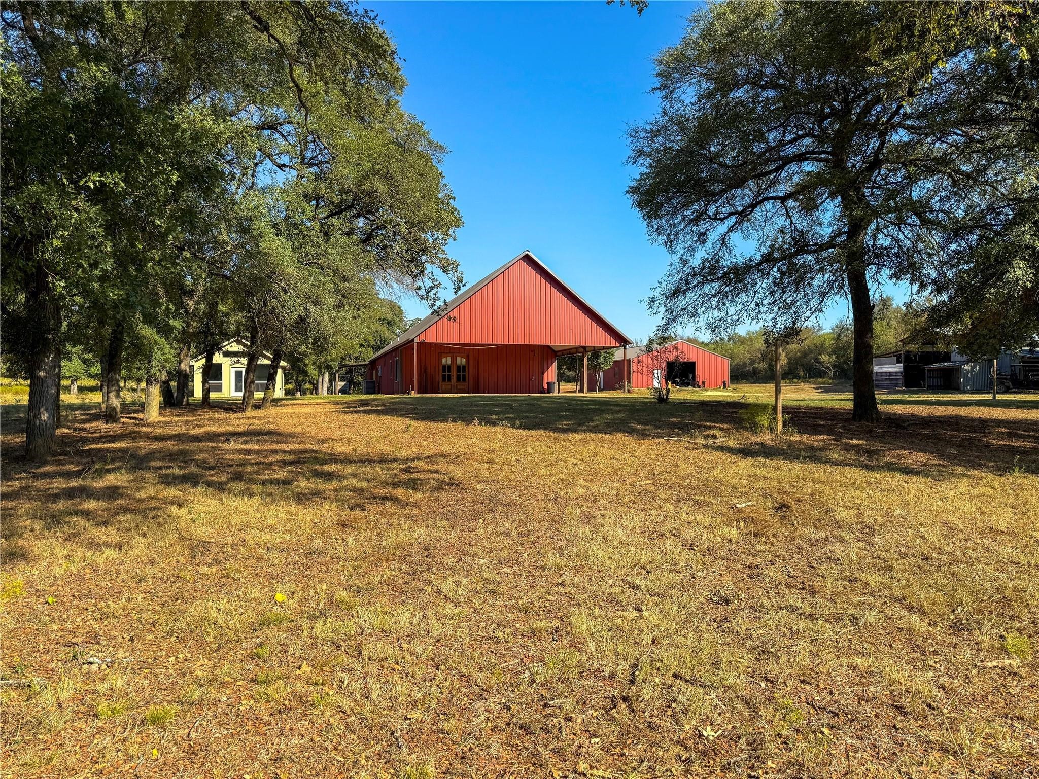 Property photo 01 of 423 HCR 1439, Covington, TX 76636 | MLS #21144324
