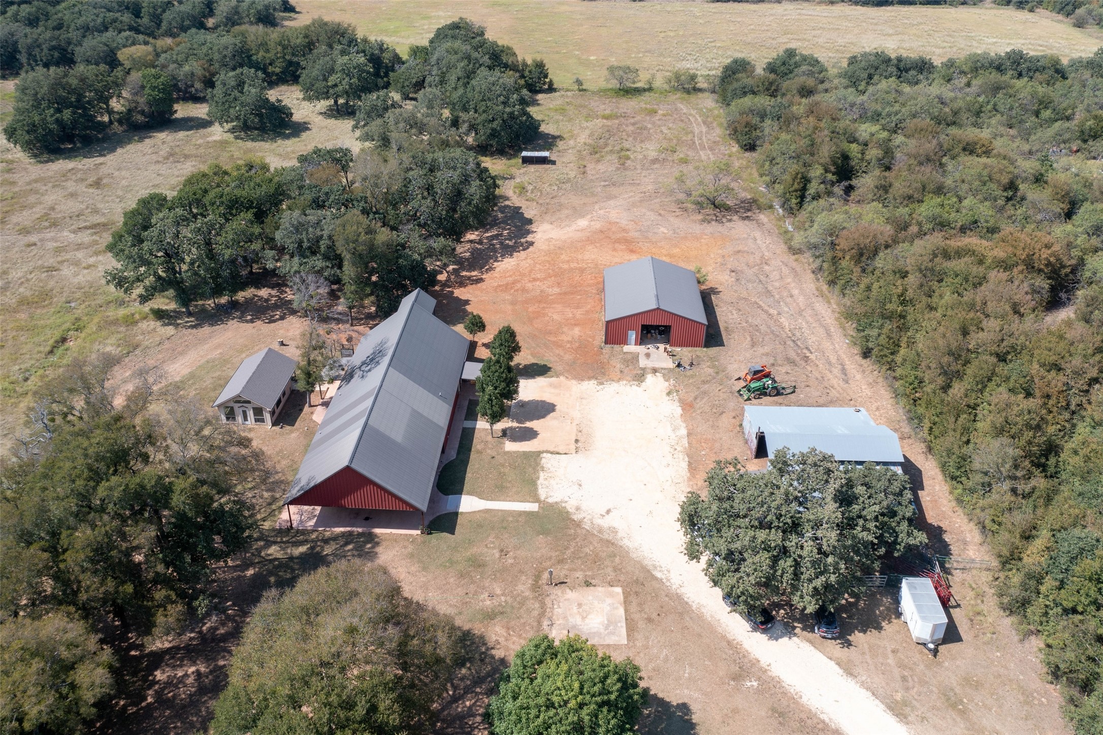 Property photo 04 of 423 HCR 1439, Covington, TX 76636 | MLS #21144324