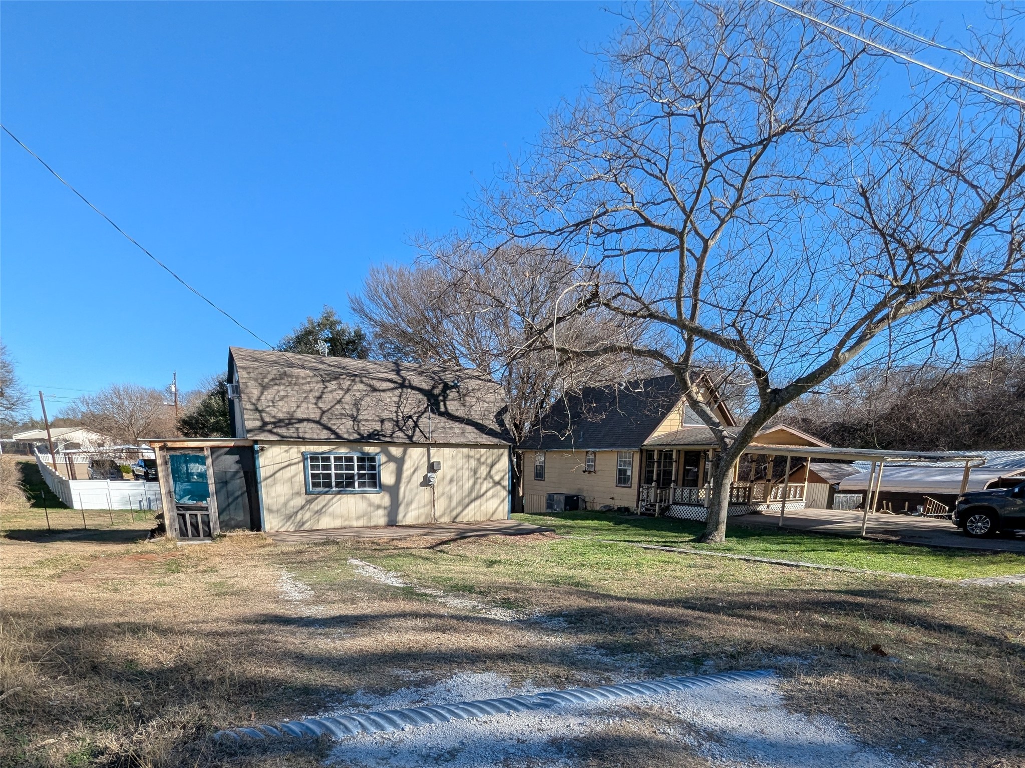 Property photo 02 of 8161 Deer View Circle, Granbury, TX 76049 | MLS #21145012