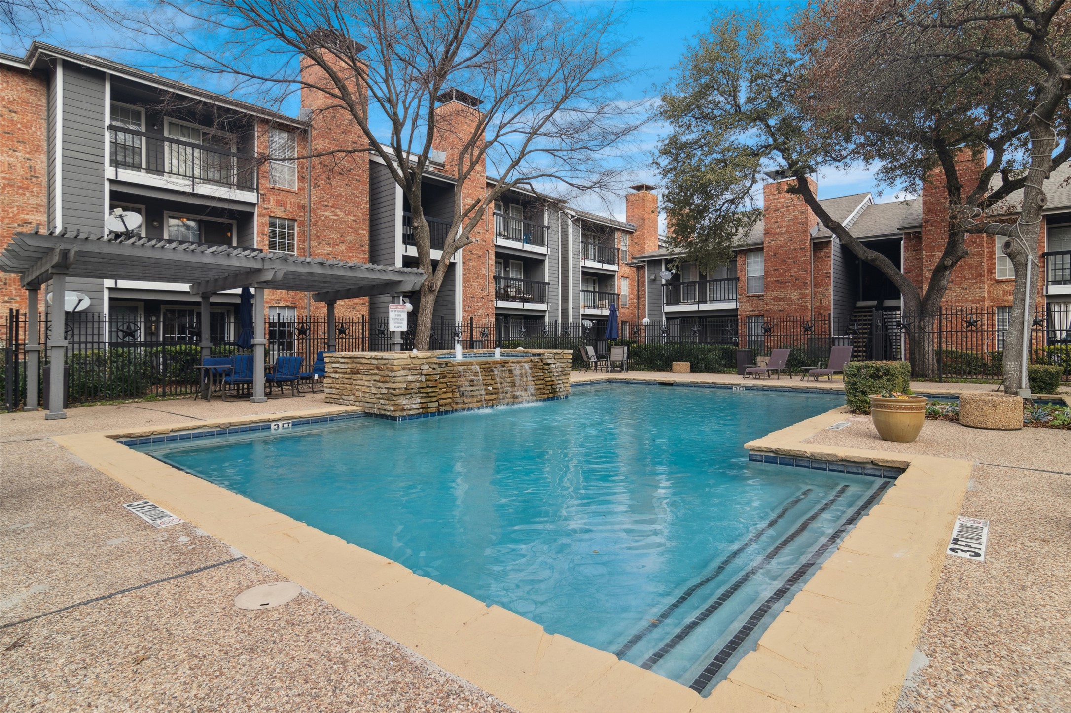 Property photo 04 of 18333 Roehampton Drive UNIT 224, Dallas, TX 75252 | MLS #21145316