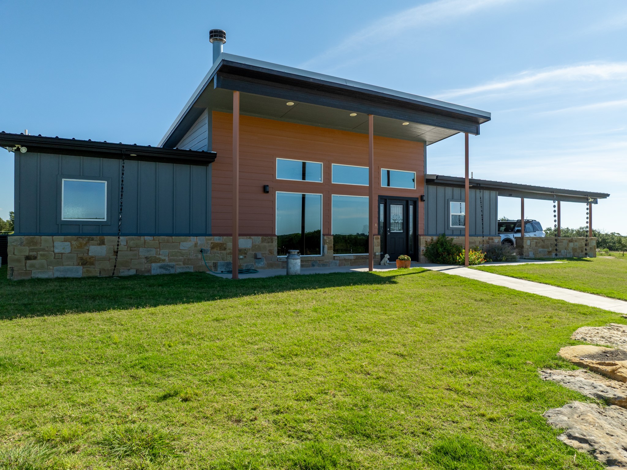 Property photo 01 of 750 County Road 100, Purmela, TX 76566 | MLS #21145692