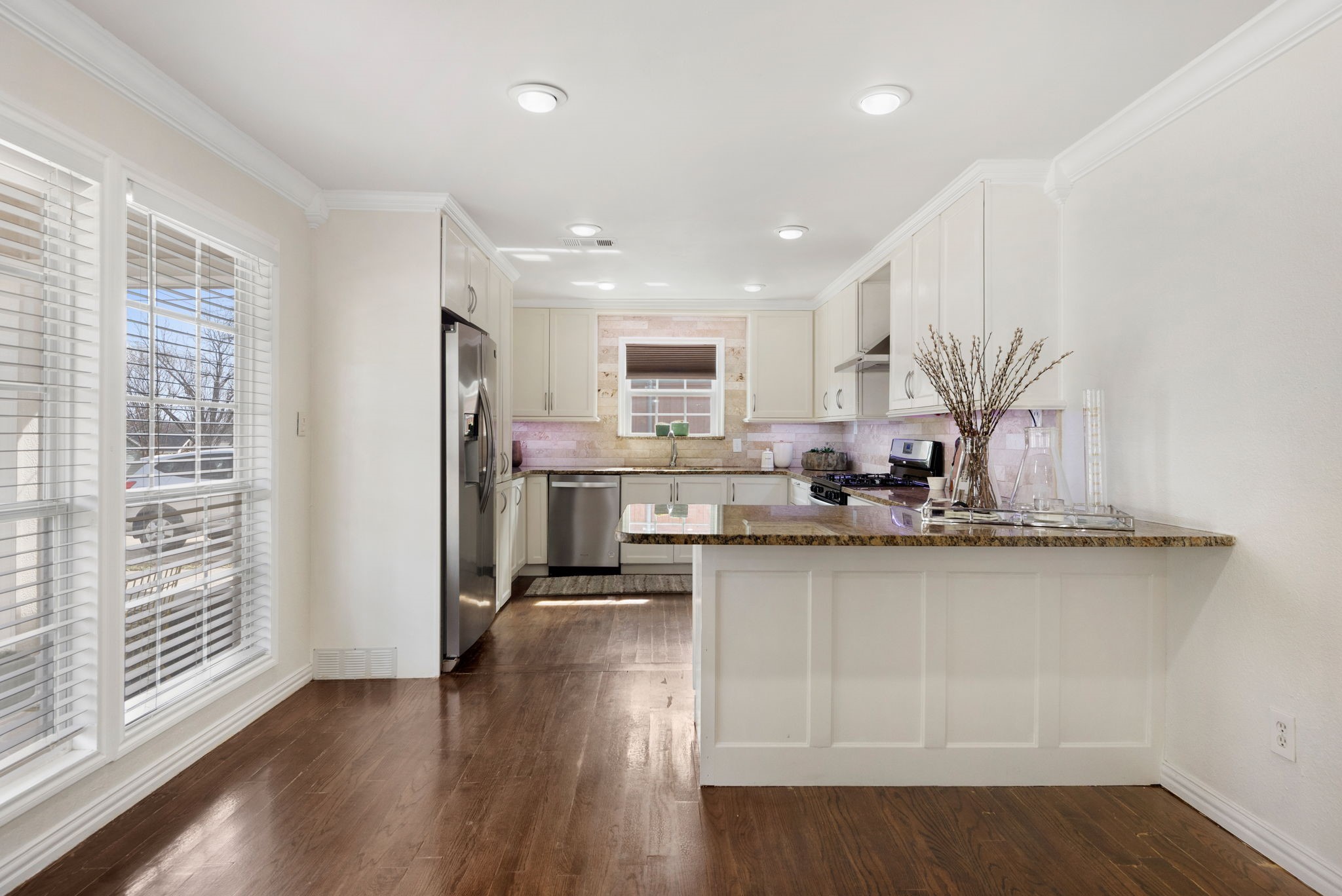 Property photo 04 of 10338 Country Club Drive, Dallas, TX 75218 | MLS #21145789