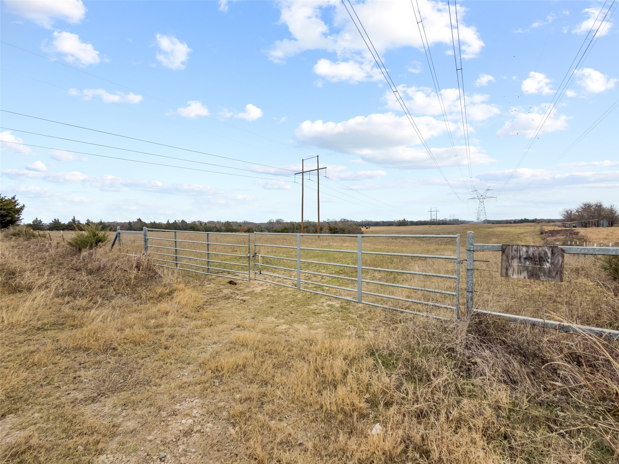 Property photo 02 of Tract 3 County Road 1255, Savoy, TX 75479 | MLS #21146378