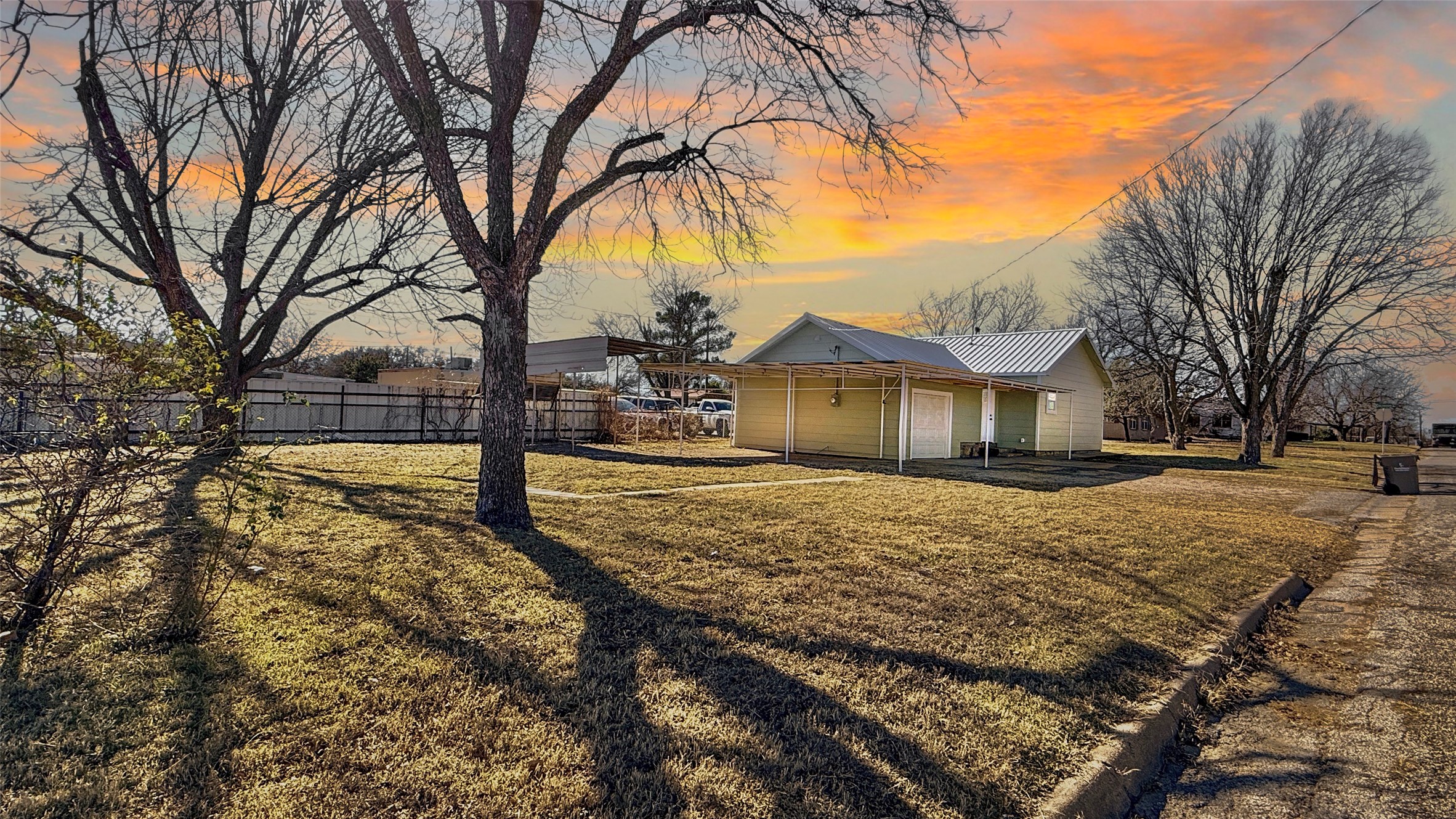 Property photo 03 of 415 Colorado Avenue, Graham, TX 76450 | MLS #21146420