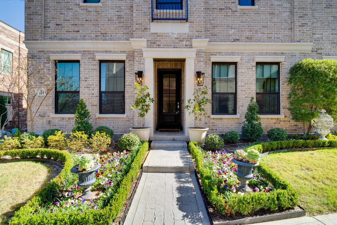 Property photo 01 of 307 Sunset Lane UNIT 101 Fort, Worth, TX 76114 | MLS #21146802
