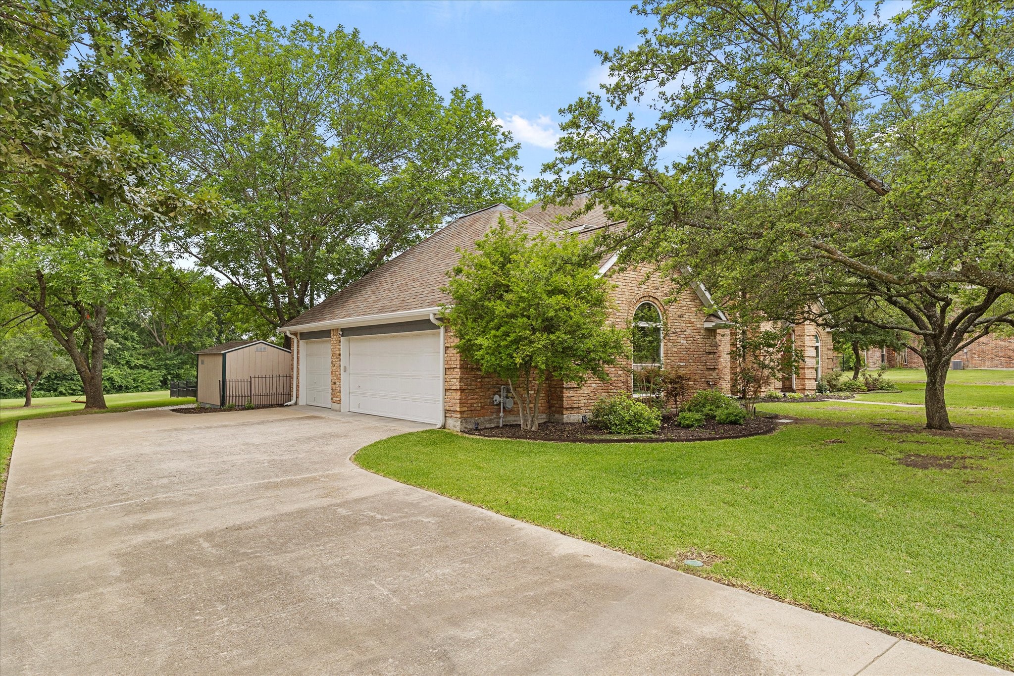 Property photo 02 of 820 Windlake Circle, Heath, TX 75032 | MLS #21146908