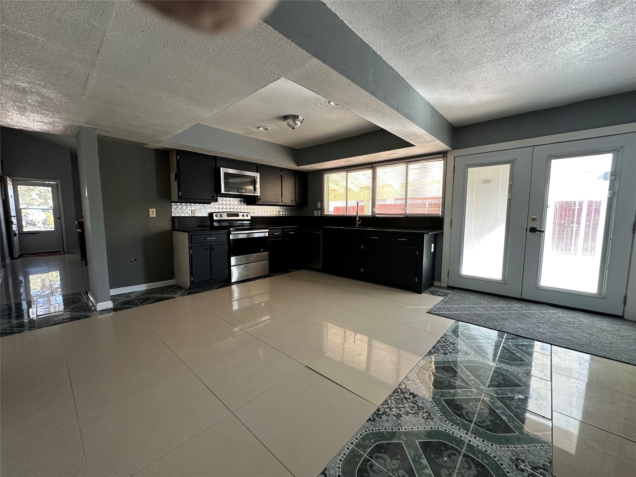 Property photo 02 of 4601 Elm Ridge Lane, Garland, TX 75044 | MLS #21146974