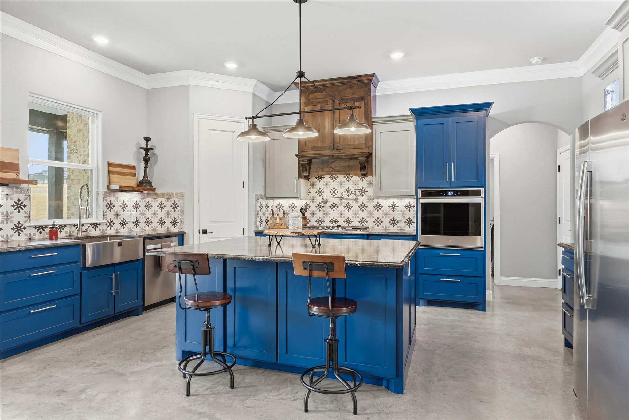 Property photo 02 of 204 Martin Drive, Granbury, TX 76049 | MLS #21147427