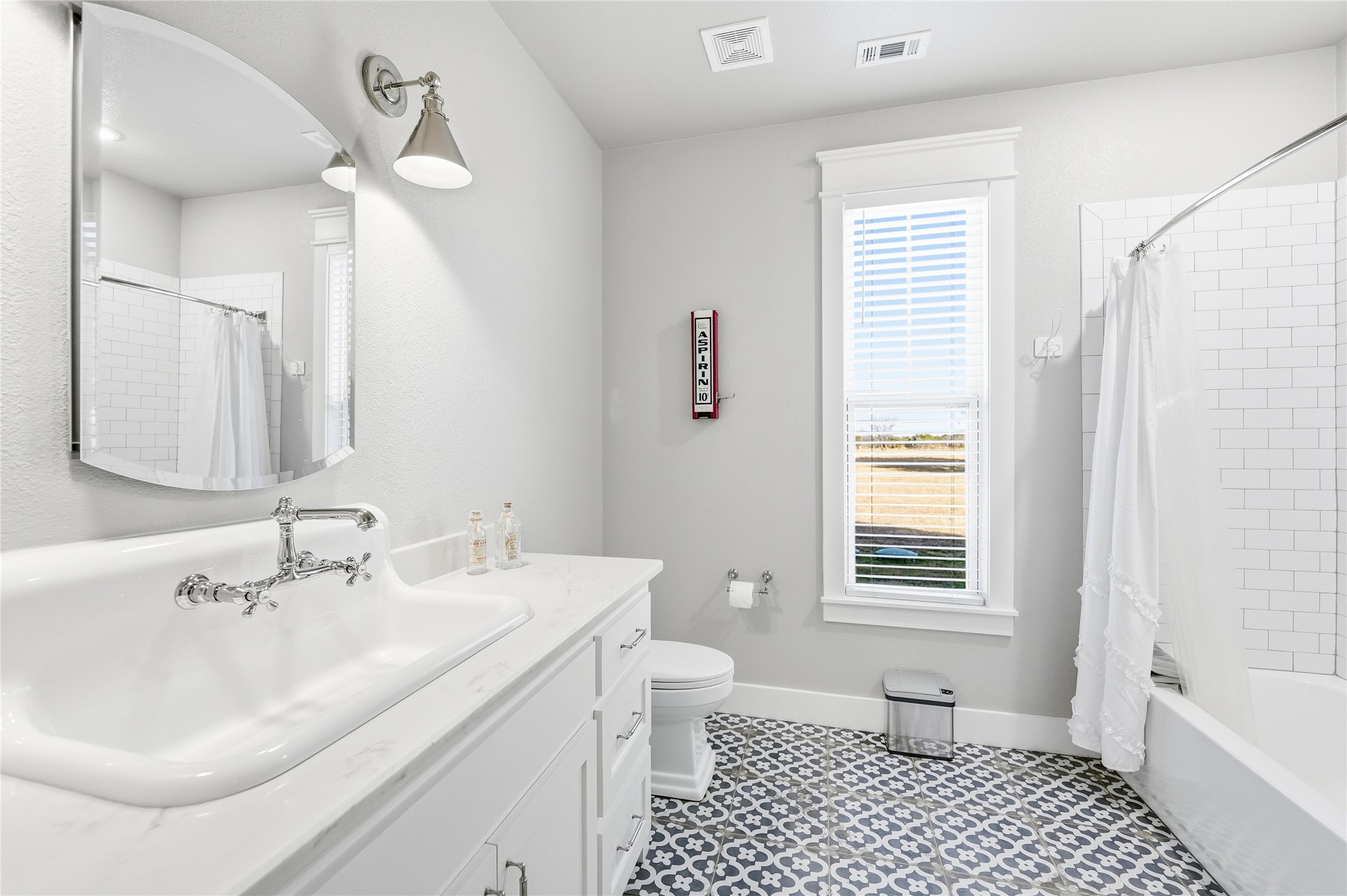 245 La Cresta Lane, Mineral Wells, TX, 76067