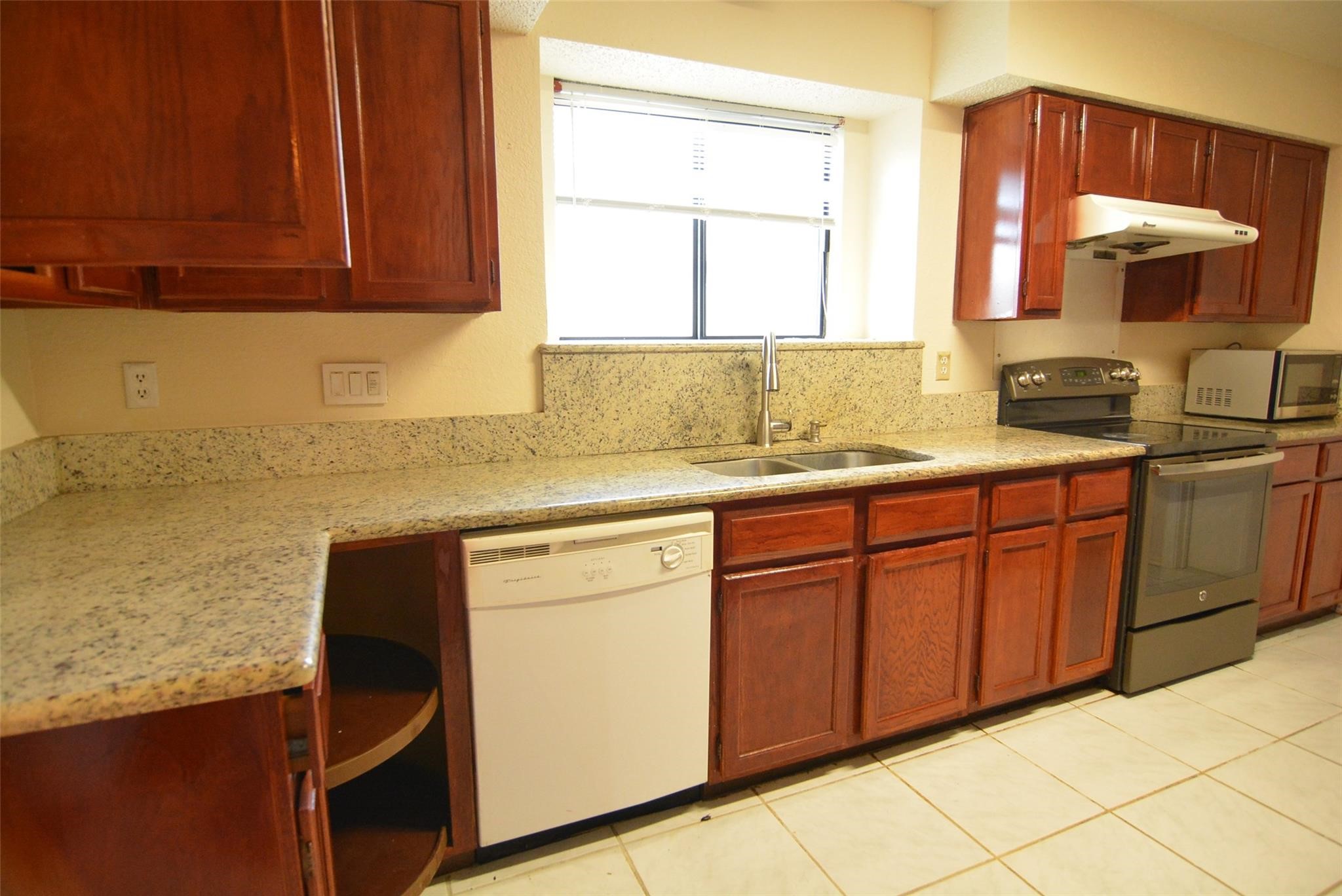 210 W Apollo Road, Garland, TX, 75040