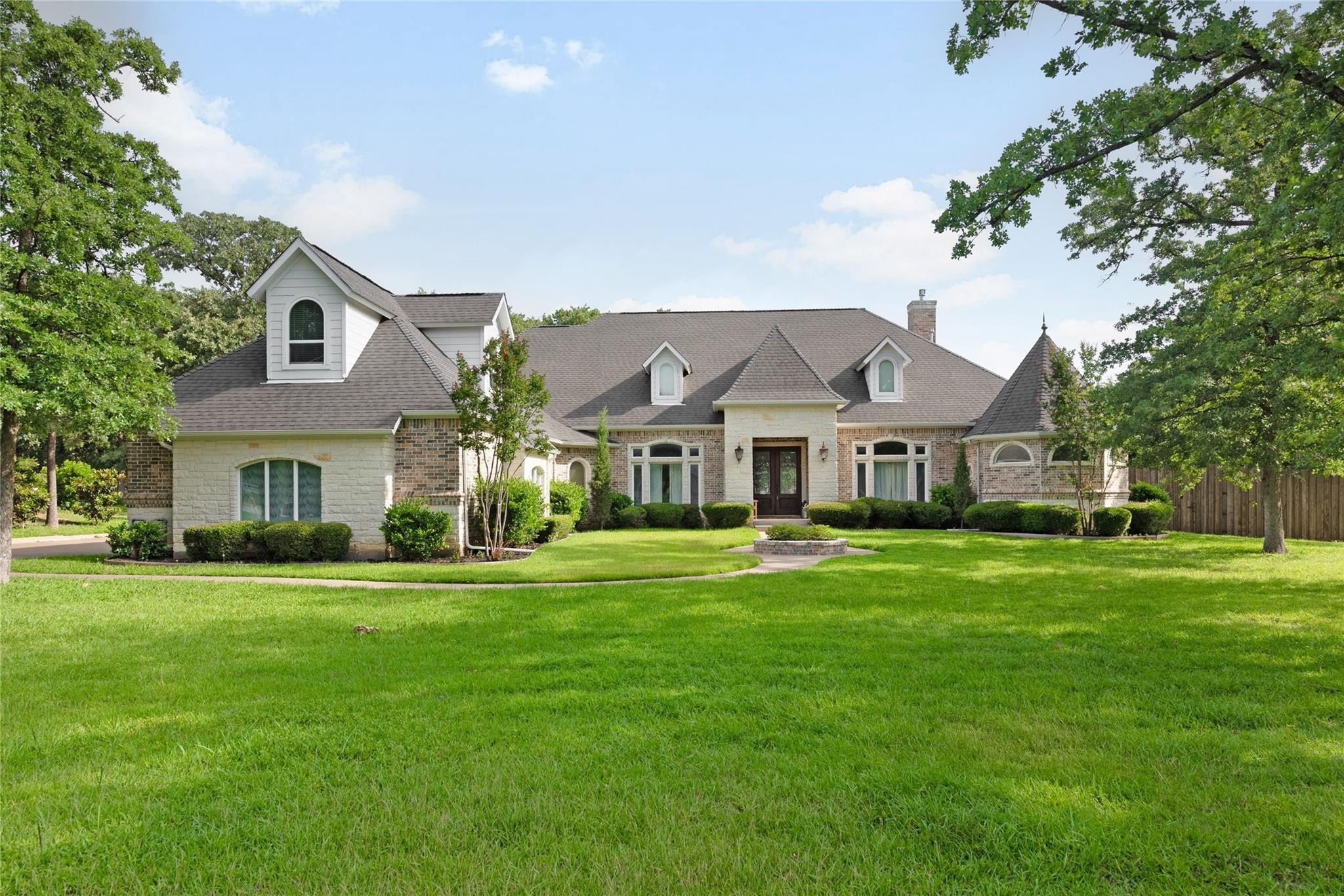 Property photo 02 of 6204 Toscana Circle Fort, Worth, TX 76140 | MLS #21148957