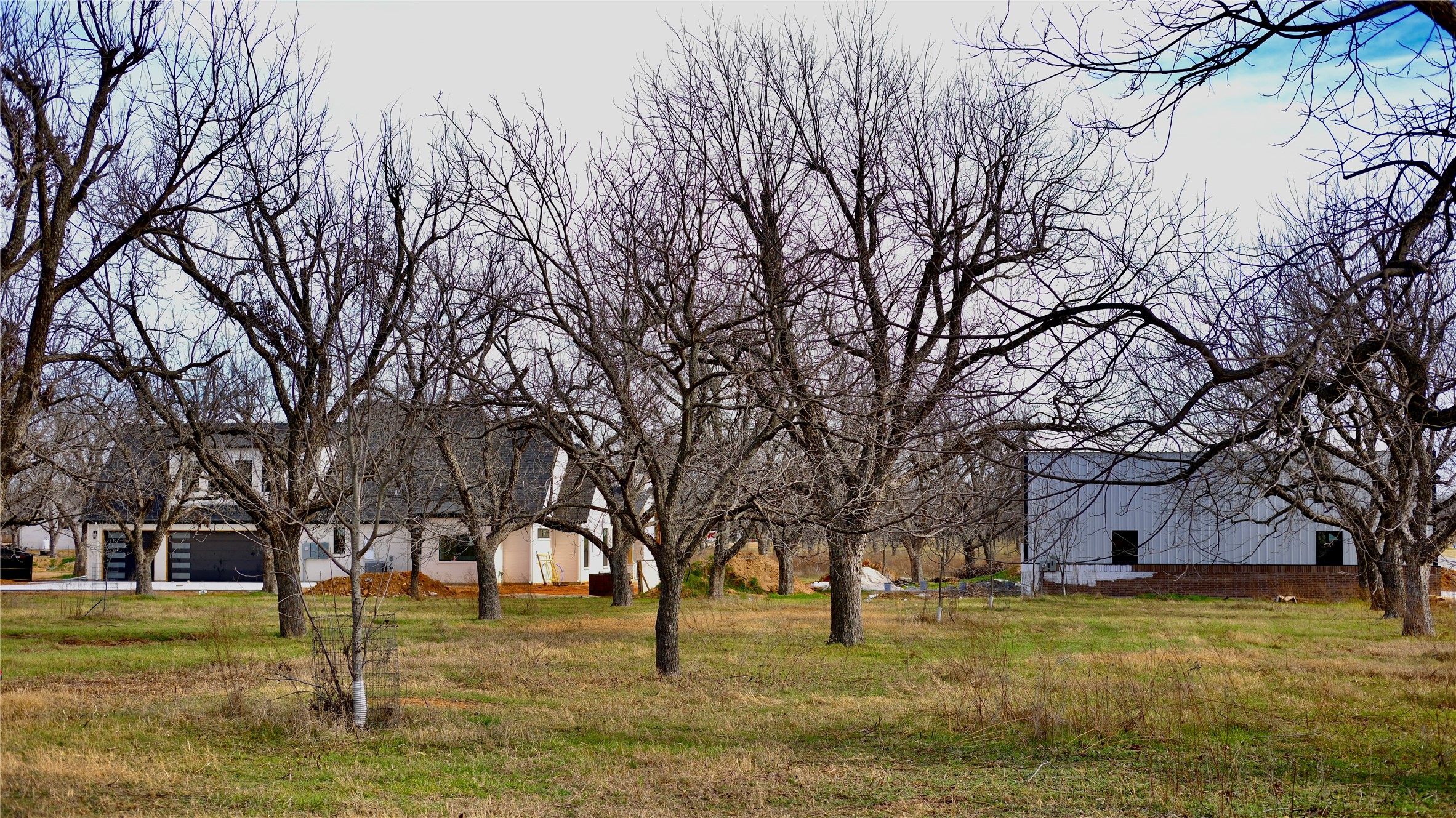 Property photo 04 of 1625 Earhart Drive, Granbury, TX 76049 | MLS #21149769