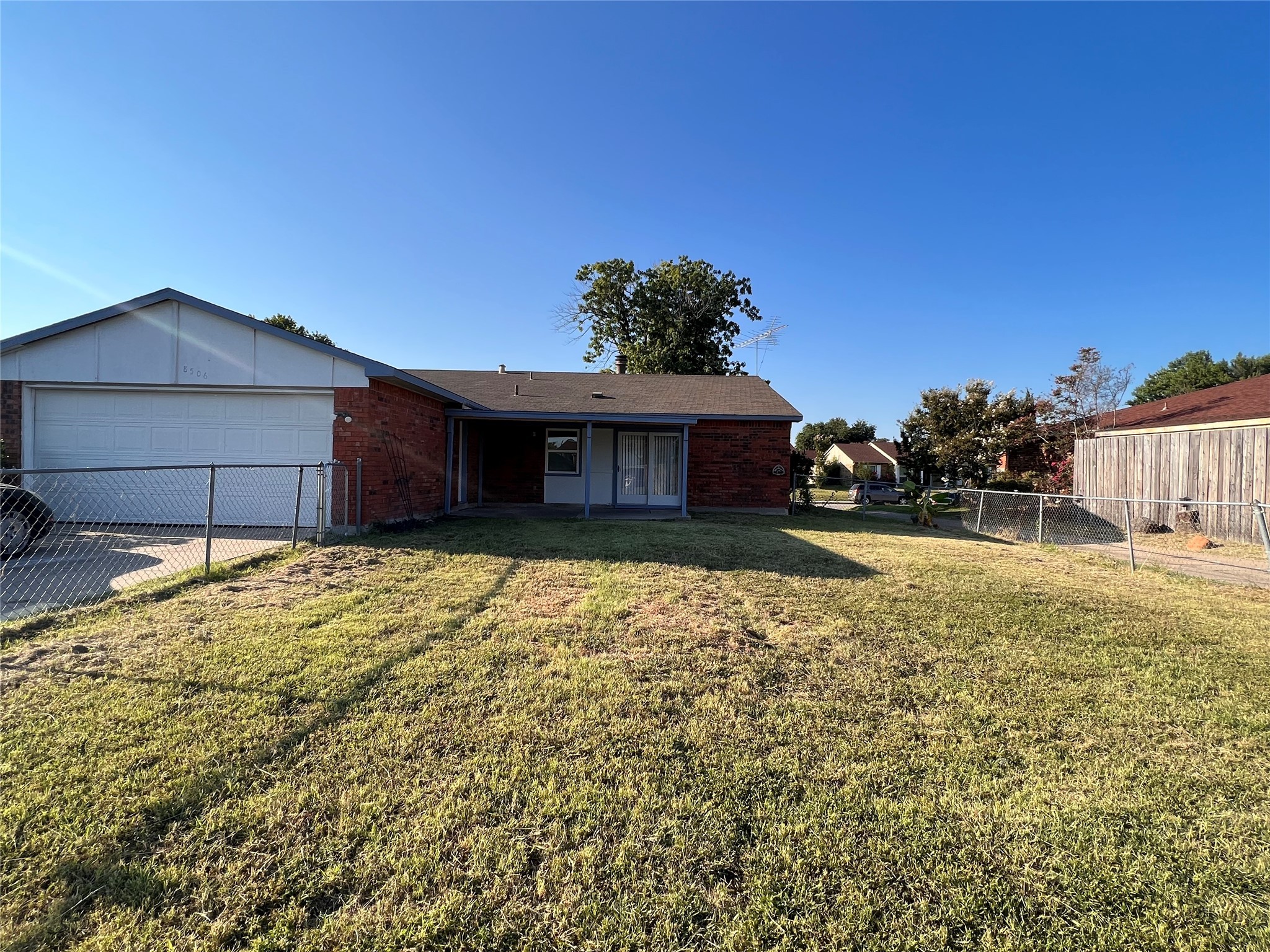 Property photo 02 of 8506 Woodside Road, Rowlett, TX 75088 | MLS #21149792