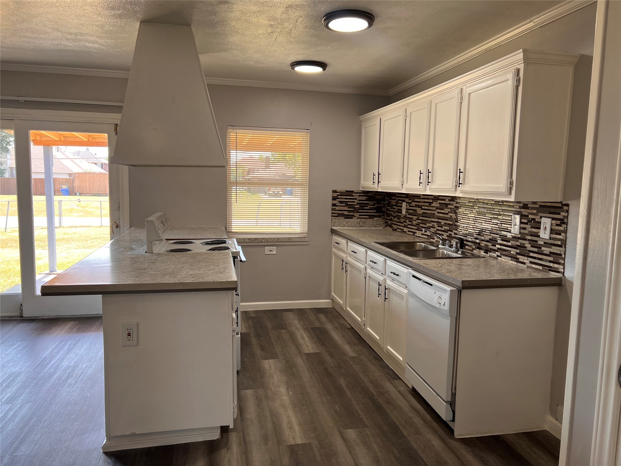 Property photo 03 of 8506 Woodside Road, Rowlett, TX 75088 | MLS #21149796