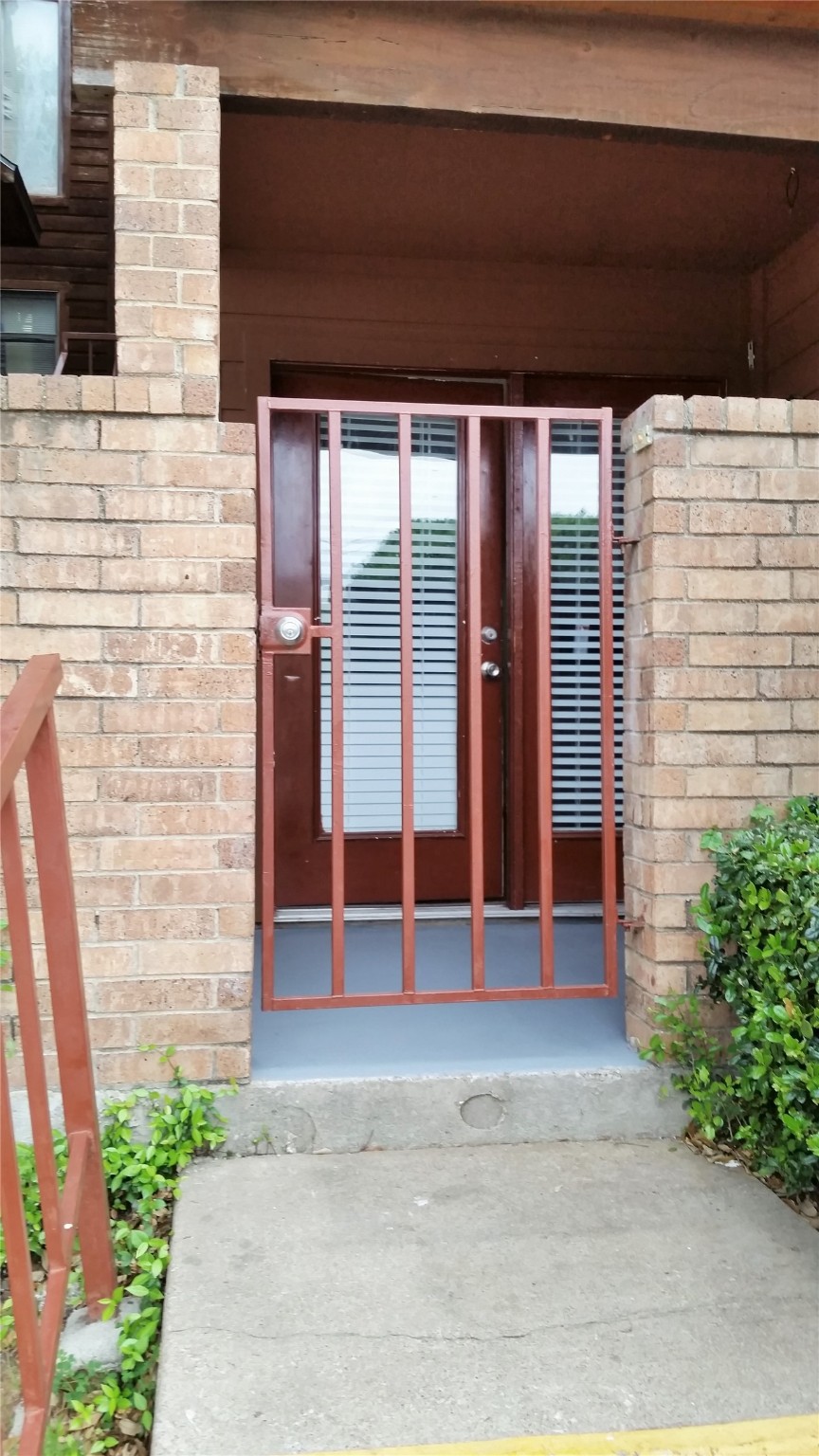 Property photo 01 of 2300 Balsam Drive UNIT G102, Arlington, TX 76006 | MLS #21150343
