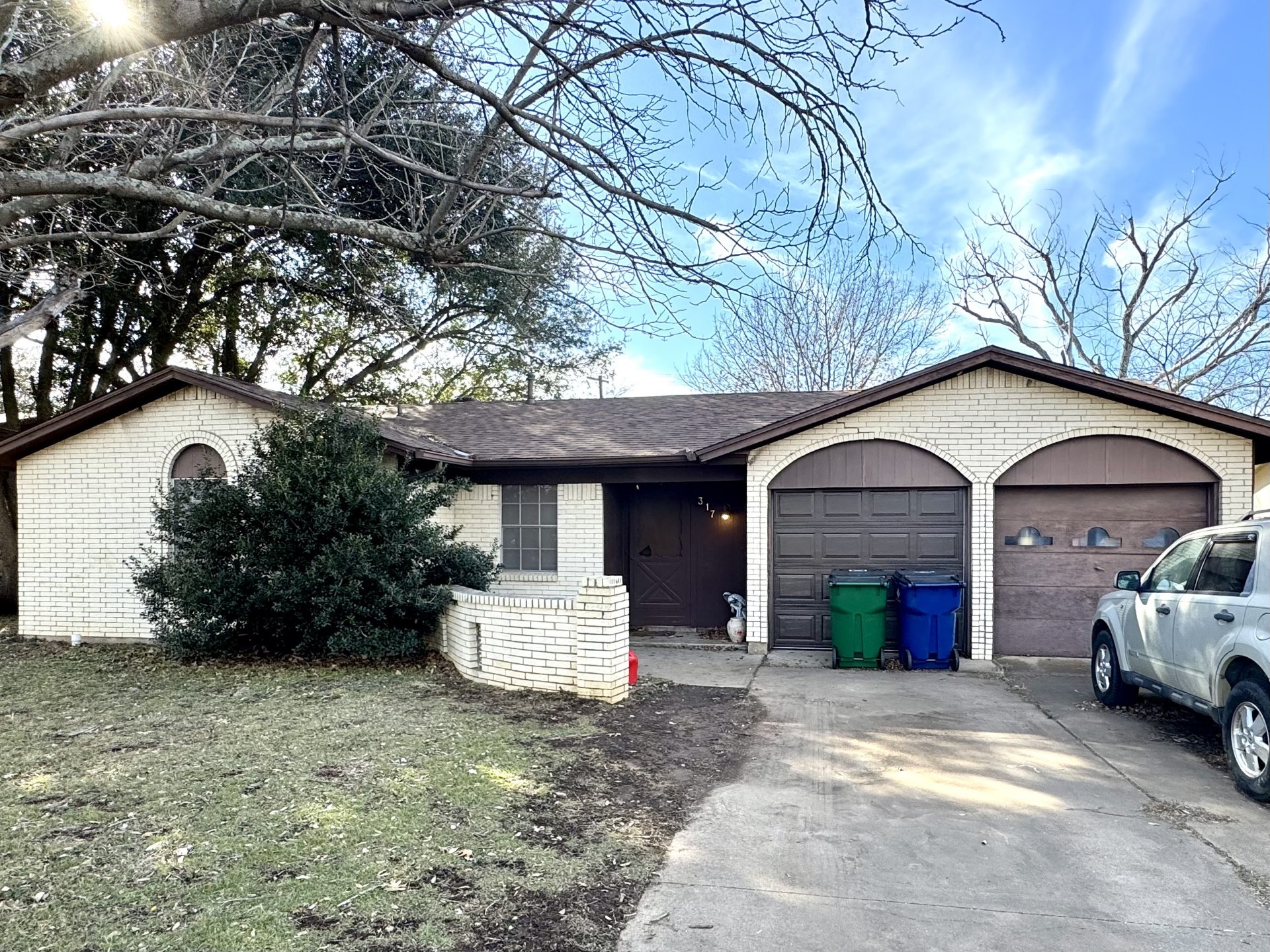 Property photo 01 of 317 N Trail Street, Crowley, TX 76036 | MLS #21150652
